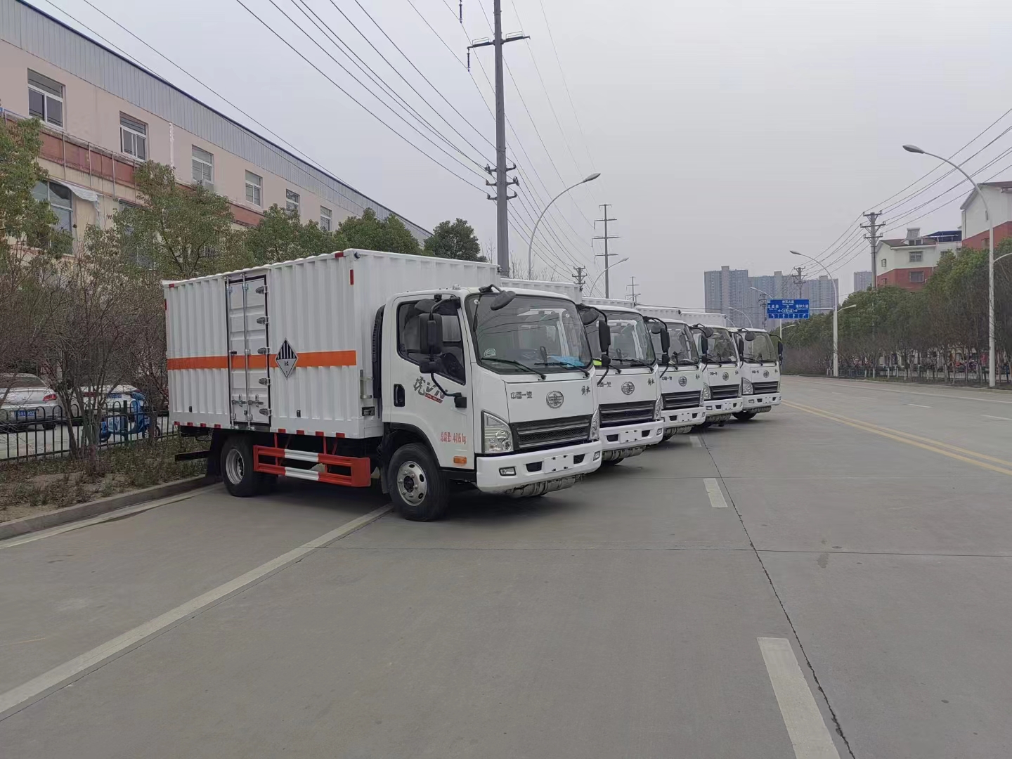 內蒙呂總批量訂購5臺解放國六雜項危險品車