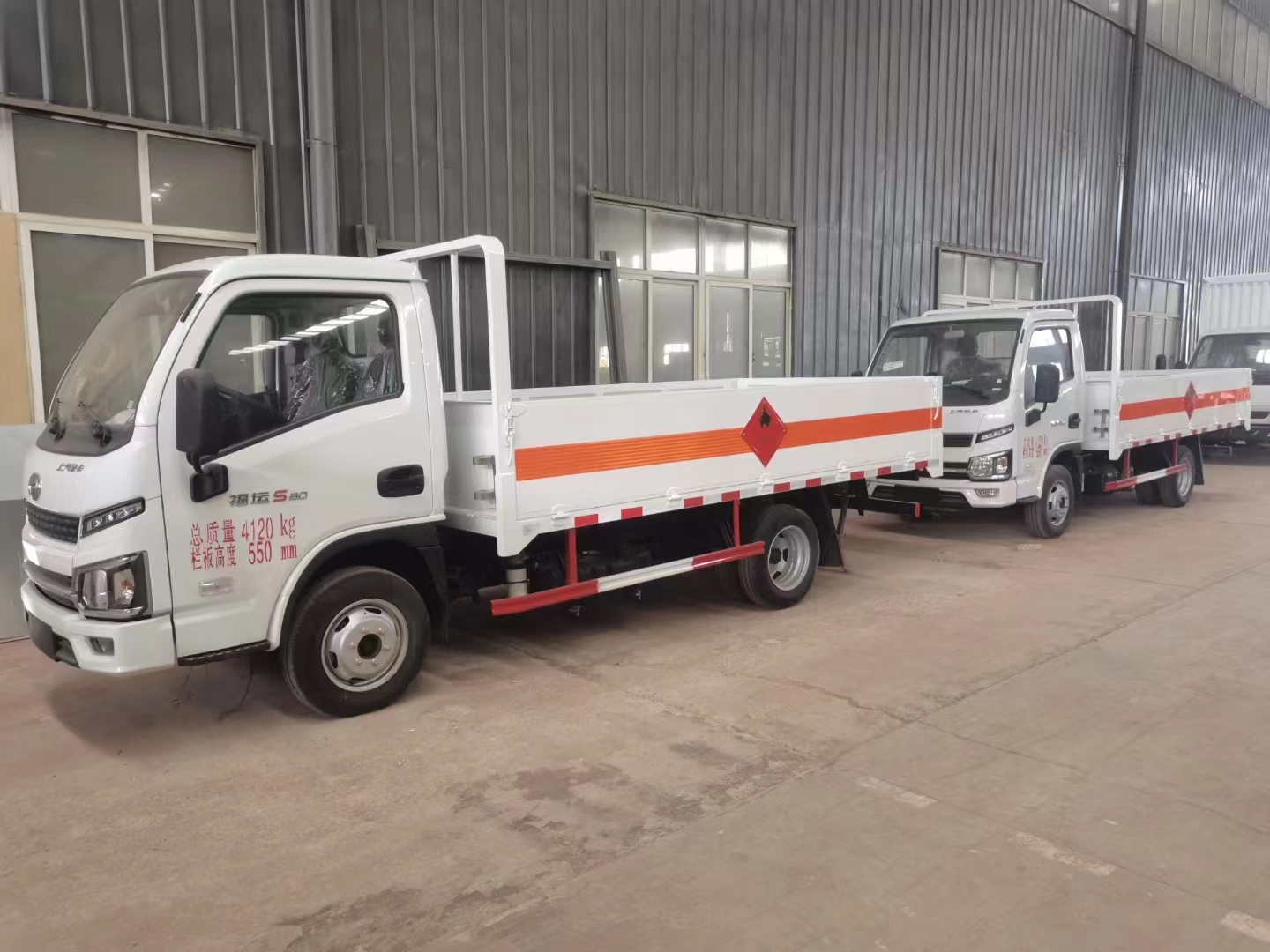 陜西李總批量訂購2臺躍進國六低欄板氣瓶車