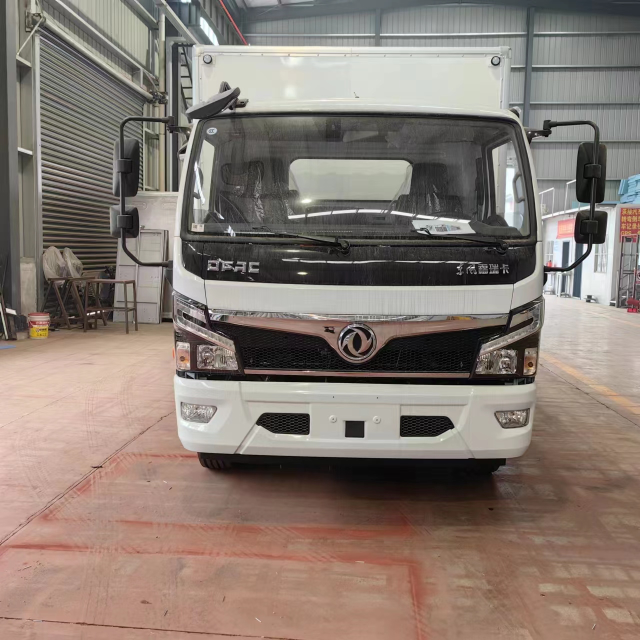 東風額載5噸貨箱5米1危險品車