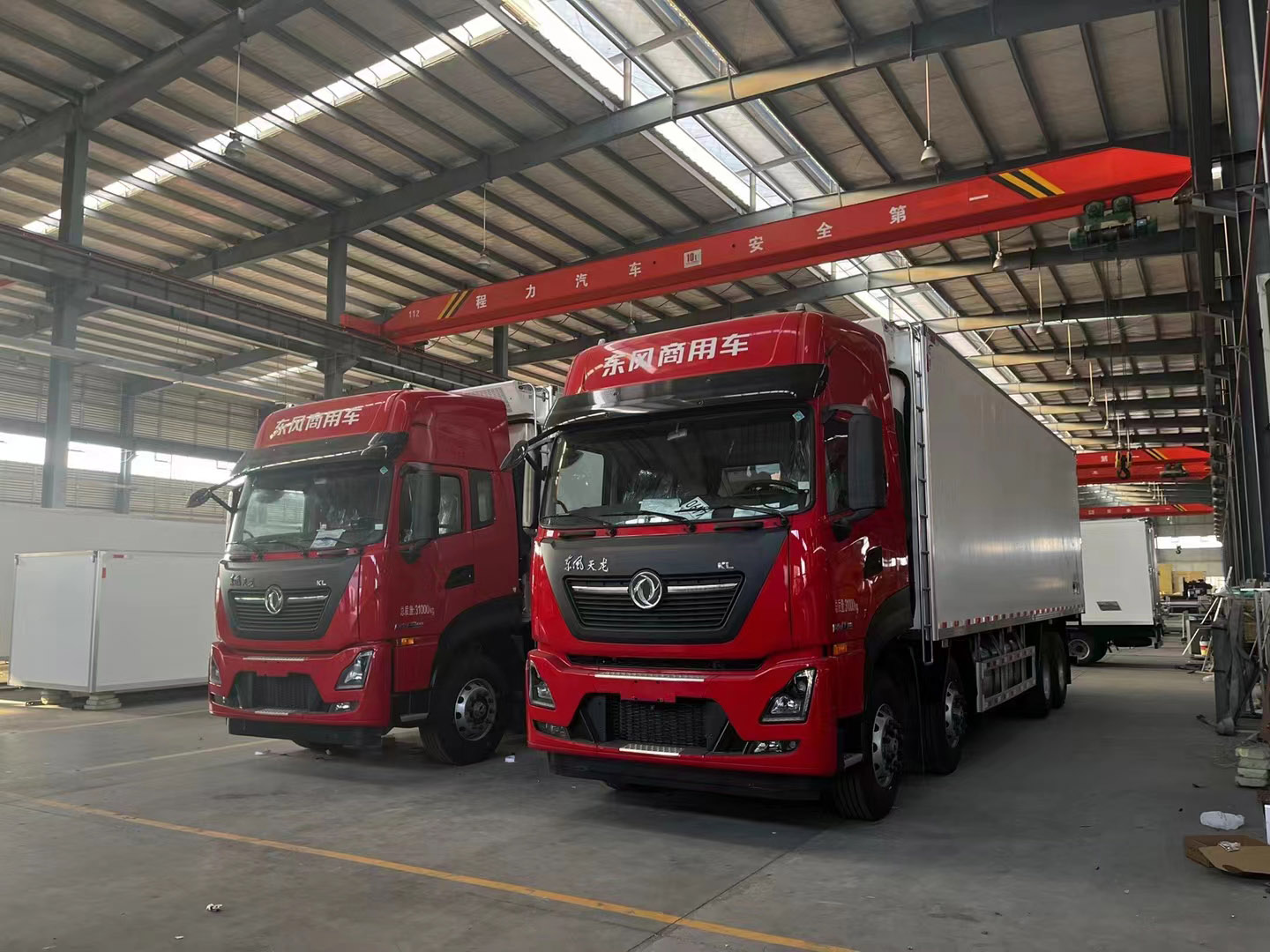 天錦PIUS國(guó)六7米8高頂冷藏車(chē)