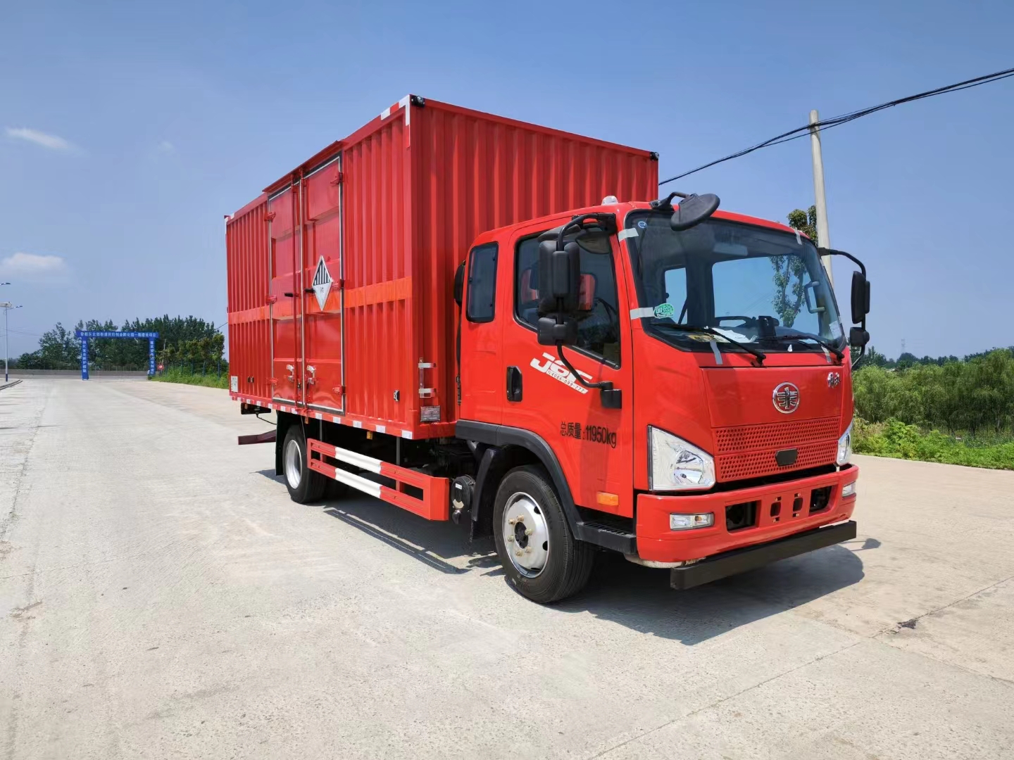 解放紅色一排半雜項(xiàng)運(yùn)輸車(chē)