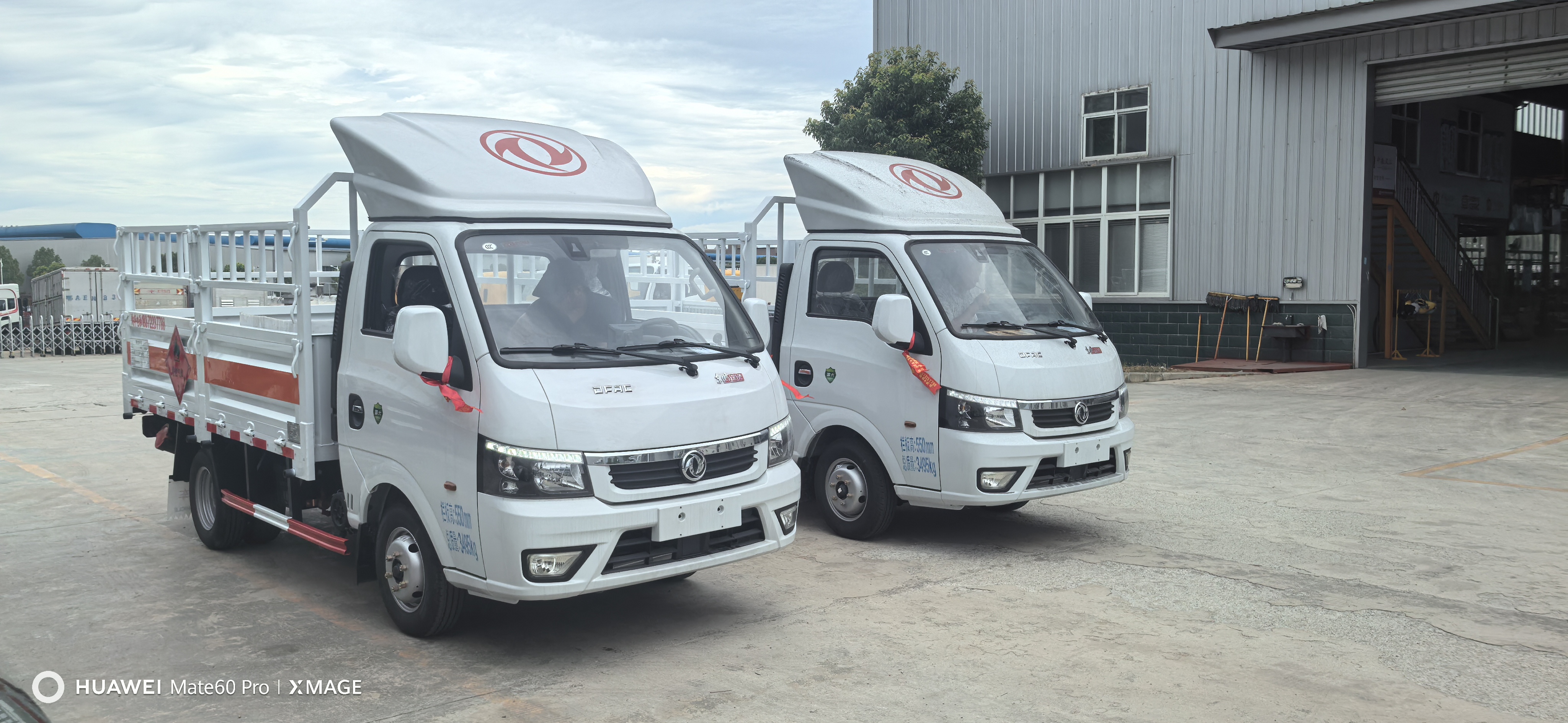 甘肅武威李總批量定制2臺東風途逸汽油氣瓶車