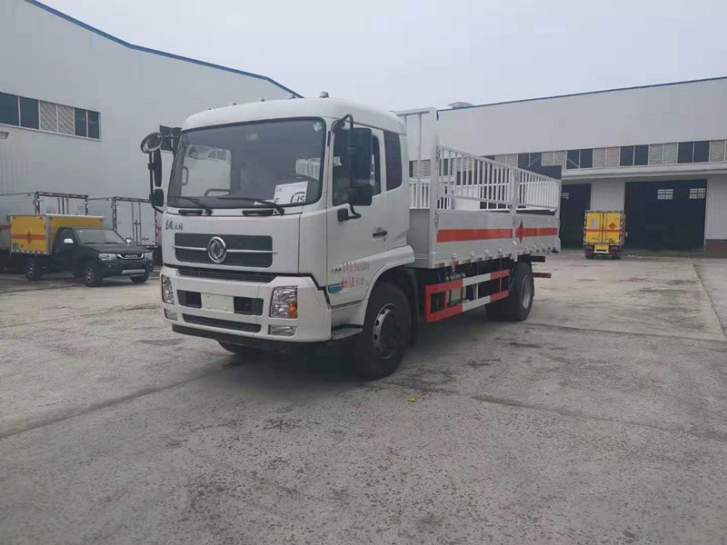 裝卸貨方便，東風(fēng)天錦帶液壓尾板氣瓶運輸車