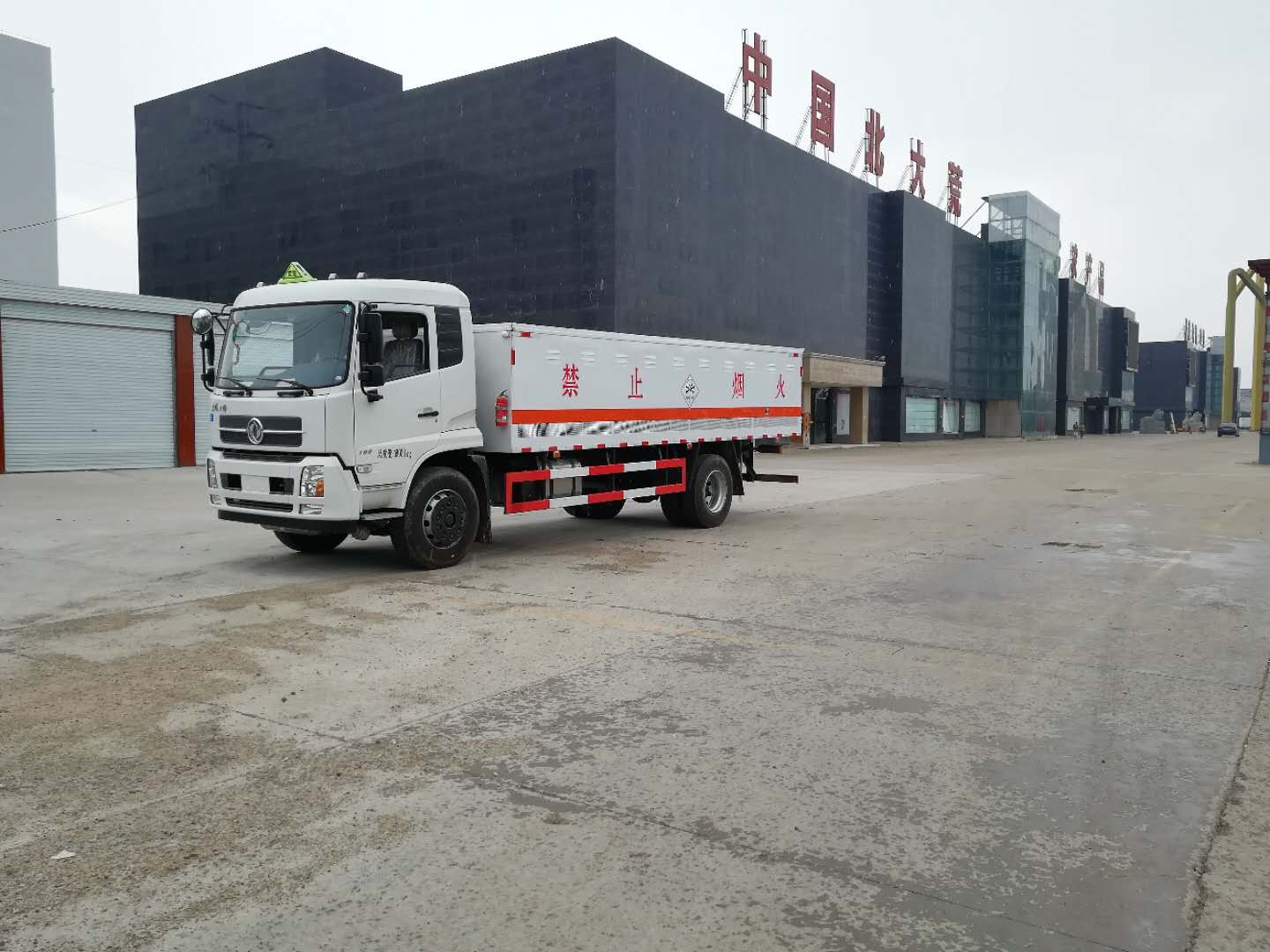 東風(fēng)天錦毒性危險品車詳細(xì)參數(shù)介紹