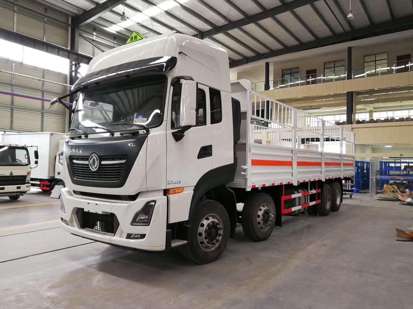 東風(fēng)天龍前四后八國六氣瓶運輸車