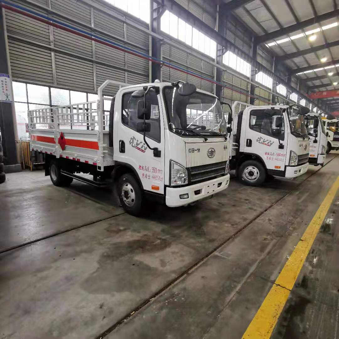安徽李總兩臺解放氣瓶車發車