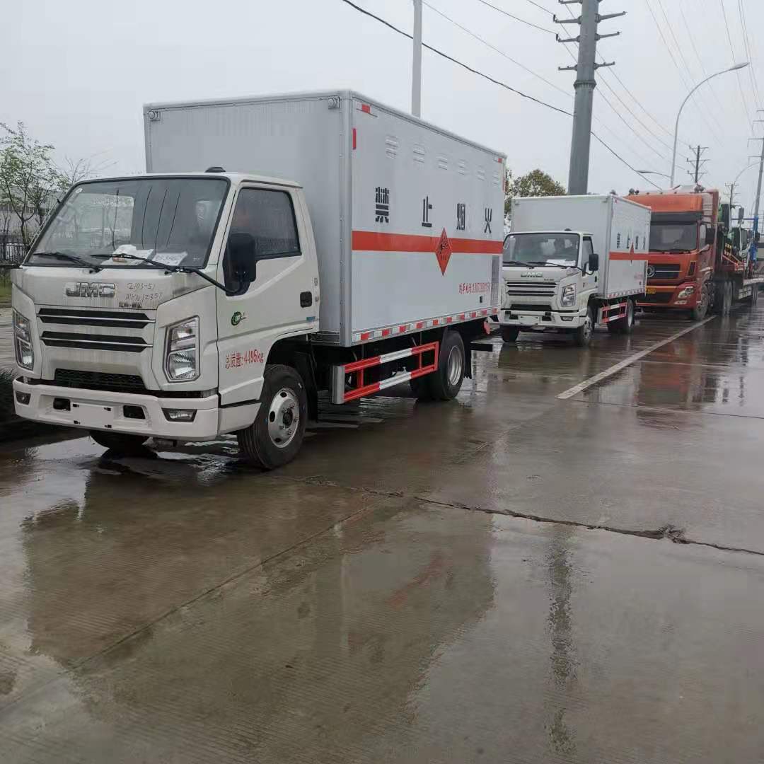 廣西王總兩臺江鈴國六防爆車發車