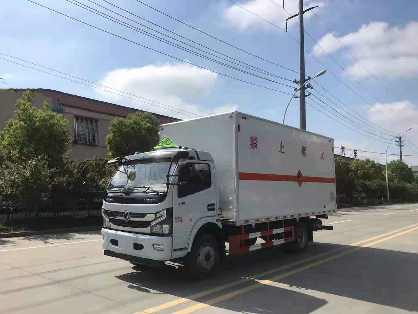 東風凱普特國六5米1民爆器材運輸車