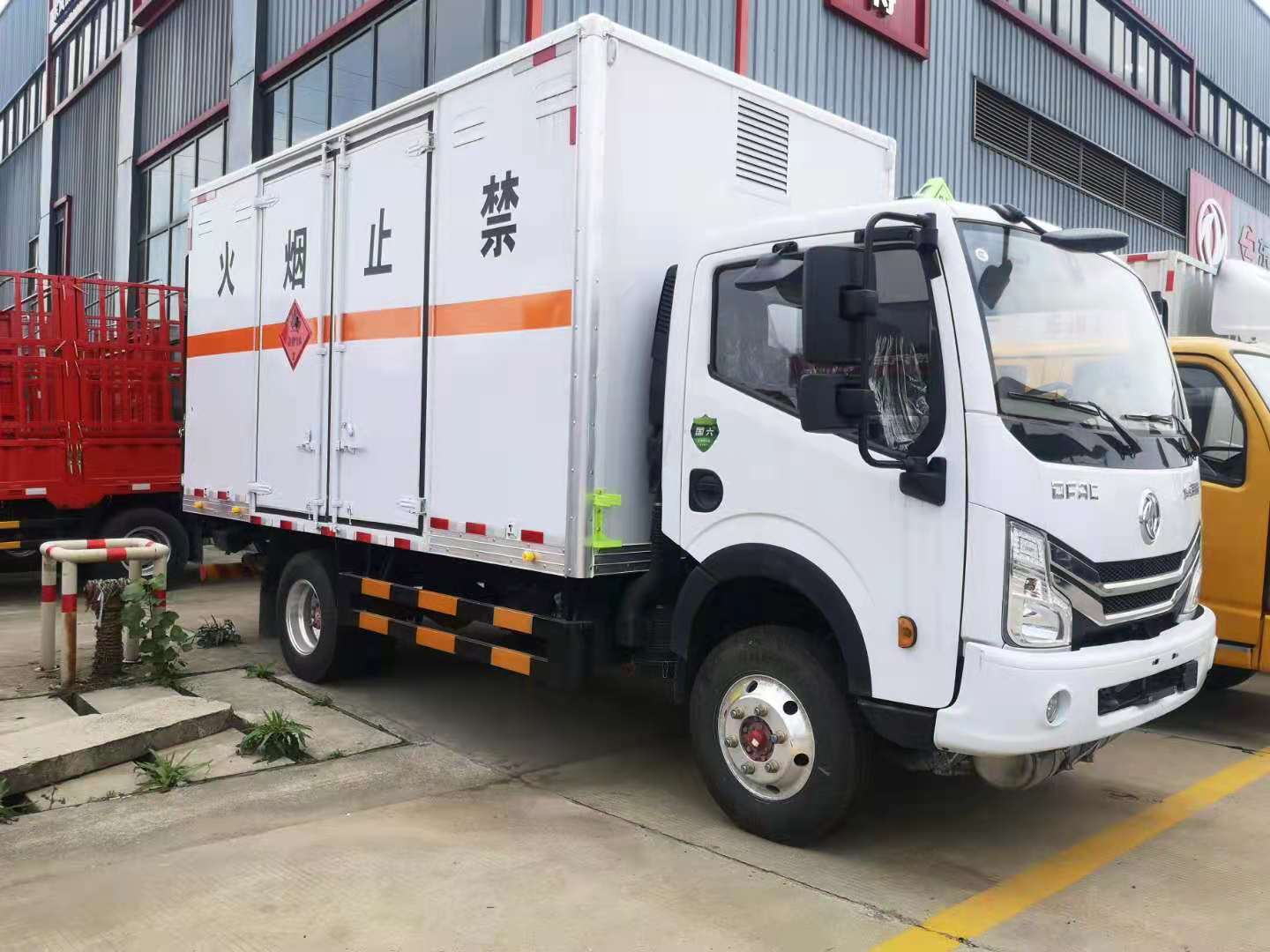 東風多利卡國六玉柴140馬力危險品車