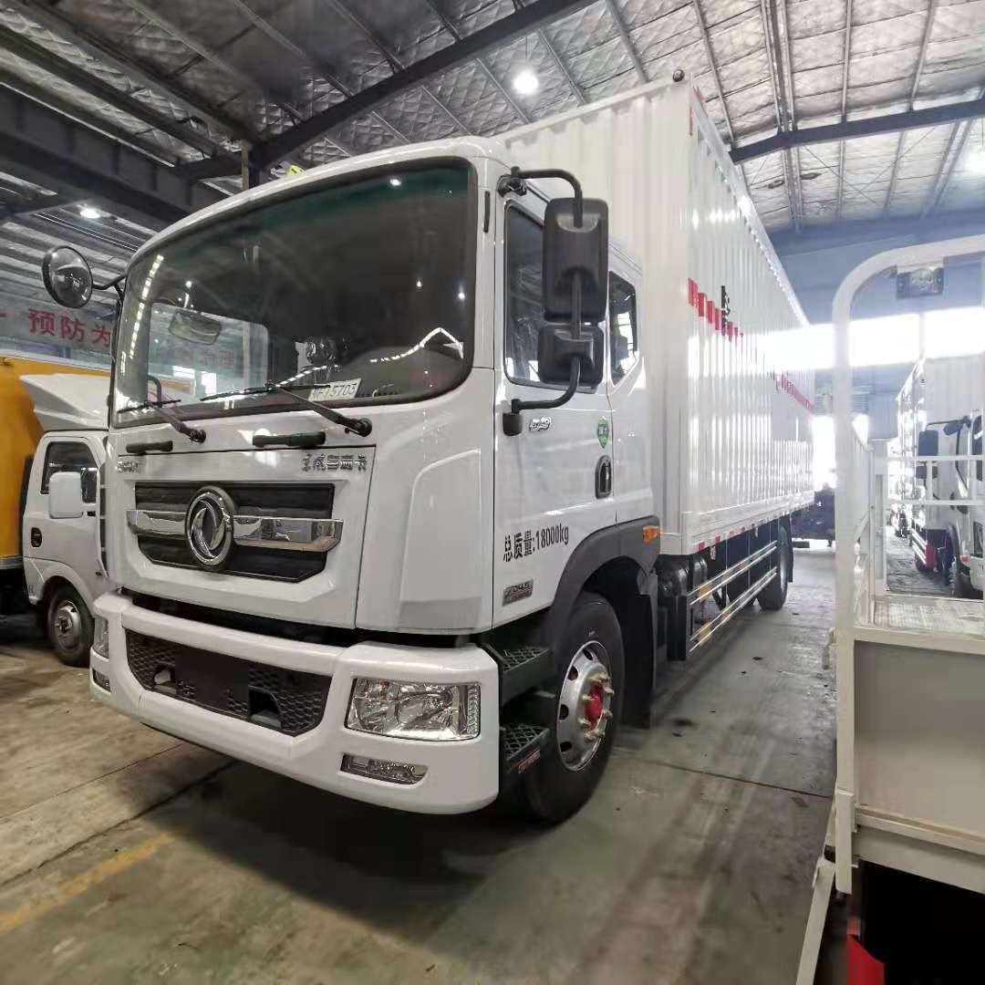 7米6東風(fēng)D9雜項(xiàng)瓦楞板危貨車