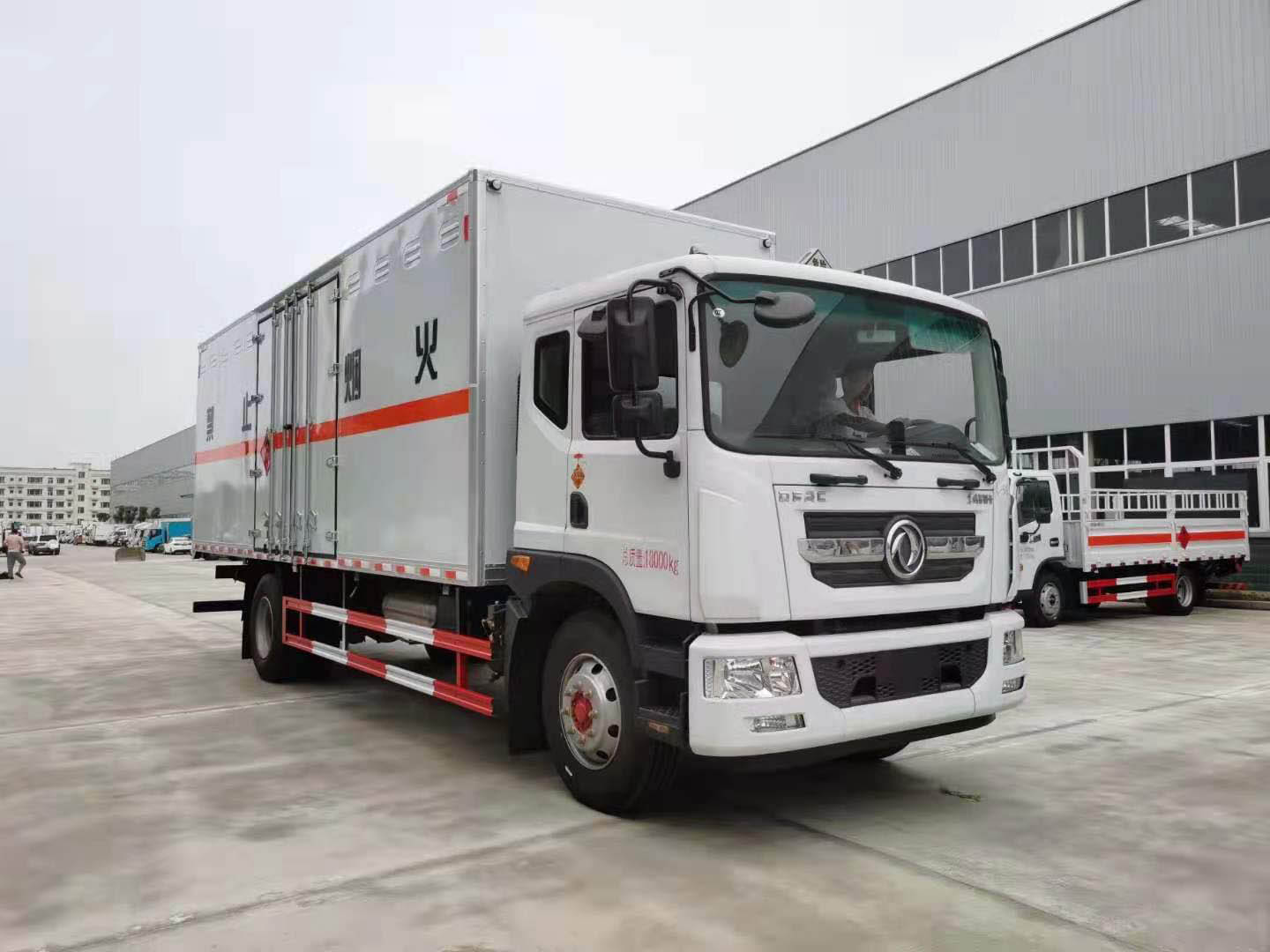 簡單明了的車型推薦——東風D9國六危險品車