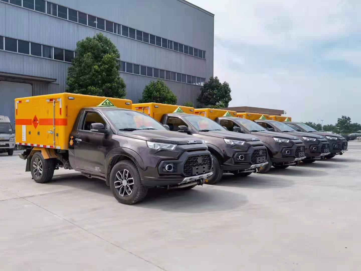 貴州李總訂購5臺(tái)江鈴皮卡民爆車