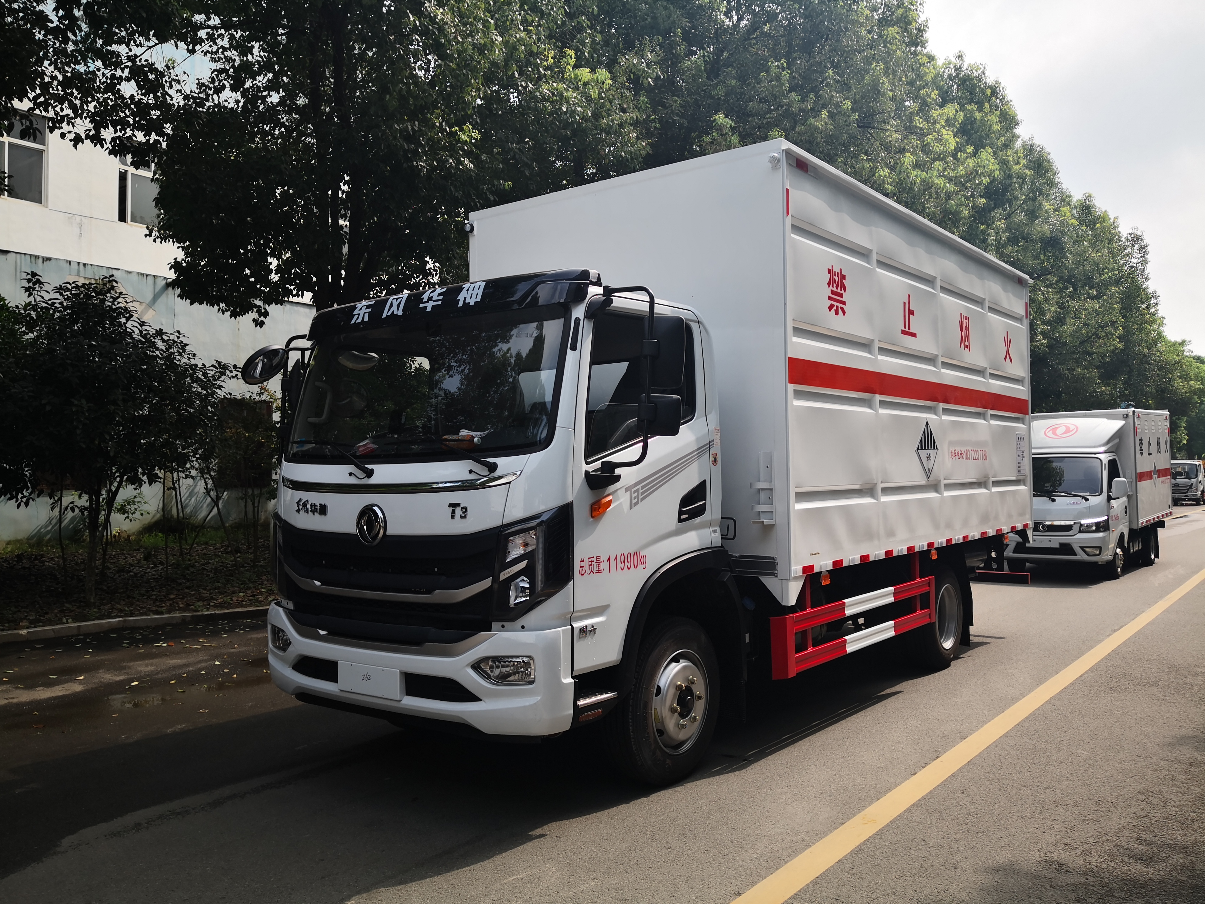 山東辛總在我司訂購兩臺(tái)東風(fēng)國(guó)六危險(xiǎn)品車