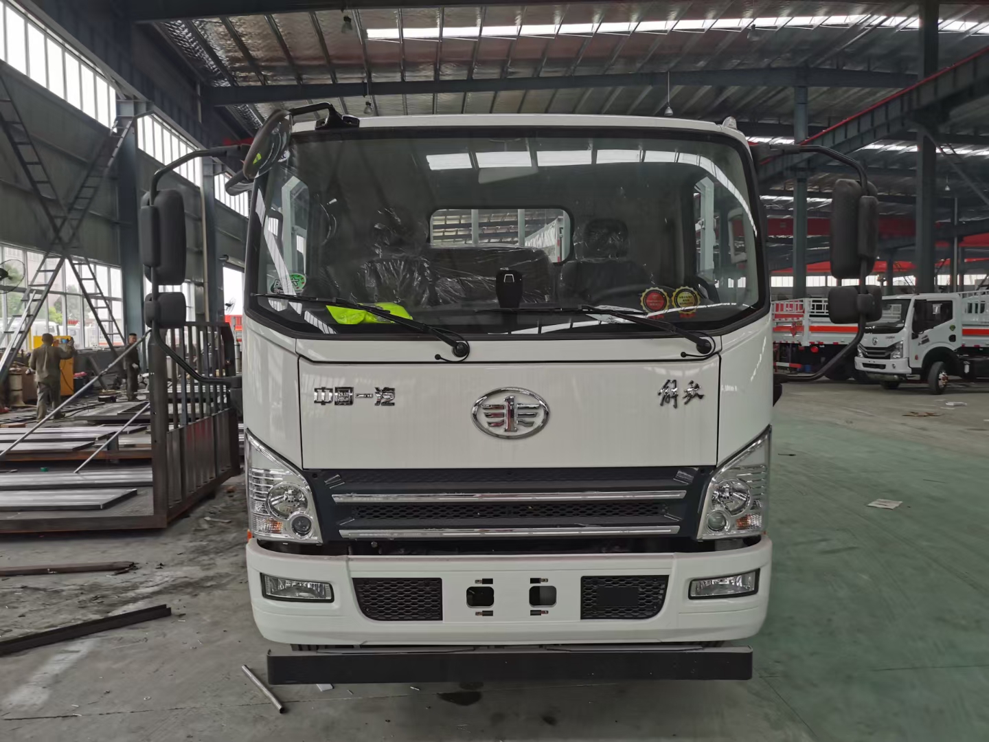 解放5米3國(guó)六氣瓶車(chē)