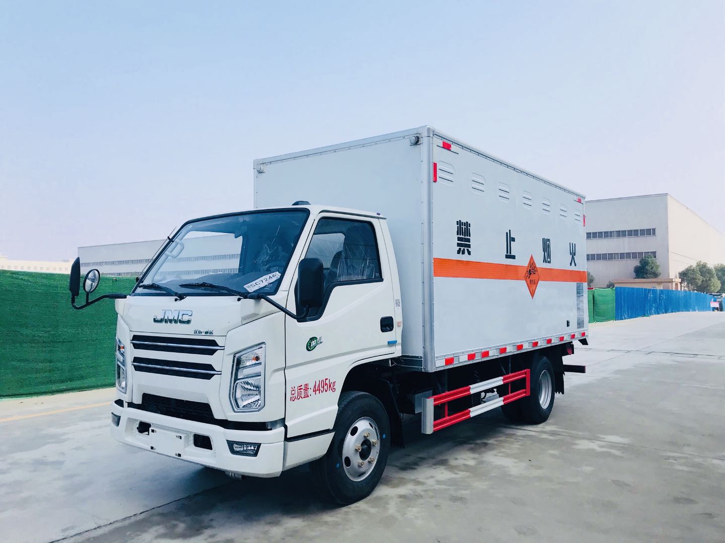江鈴順達(dá)長(zhǎng)軸藍(lán)牌爆破器材運(yùn)輸車(chē)