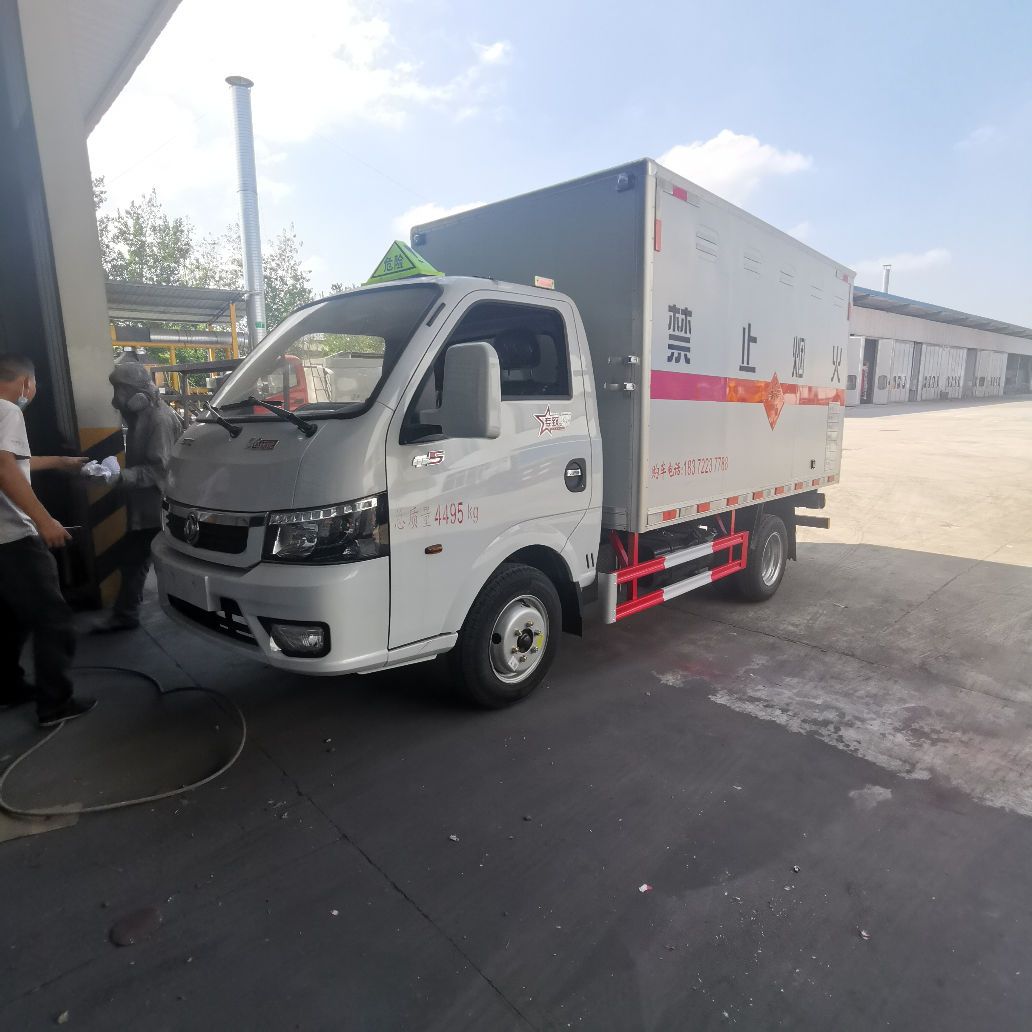 東風(fēng)途逸國(guó)六帶中開側(cè)門柴油民爆車