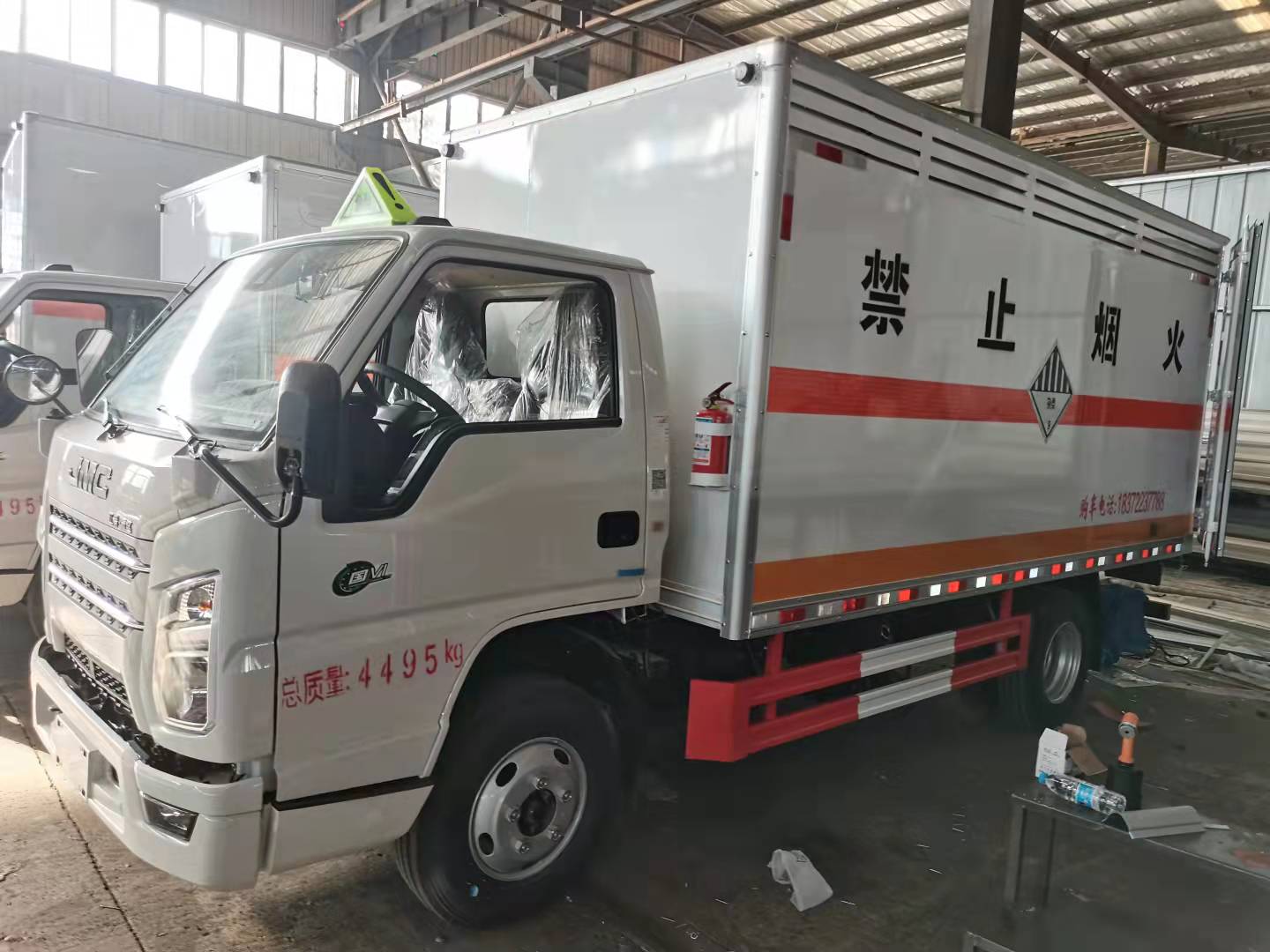江鈴國六不帶側(cè)門九類危險品車