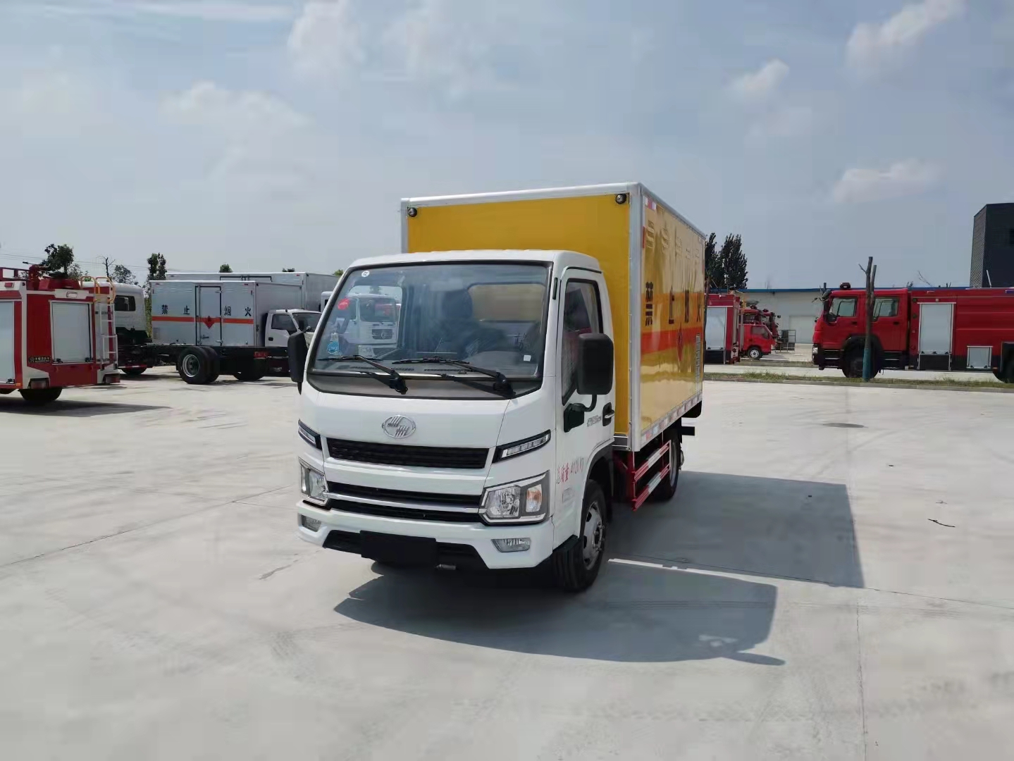 躍進(jìn)柴油國六帶前開側(cè)門民爆車