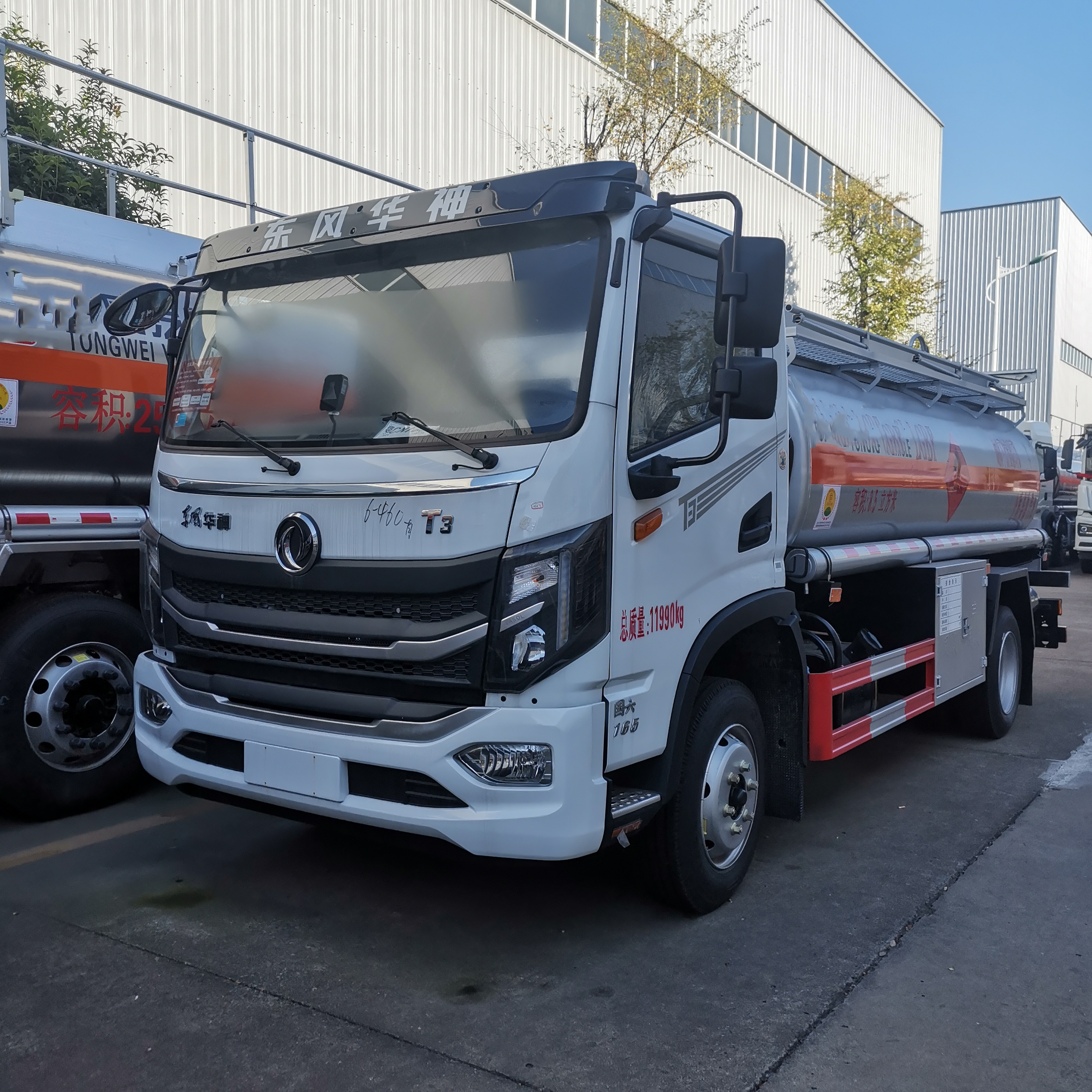 東風華神T3國六小八檔油罐車