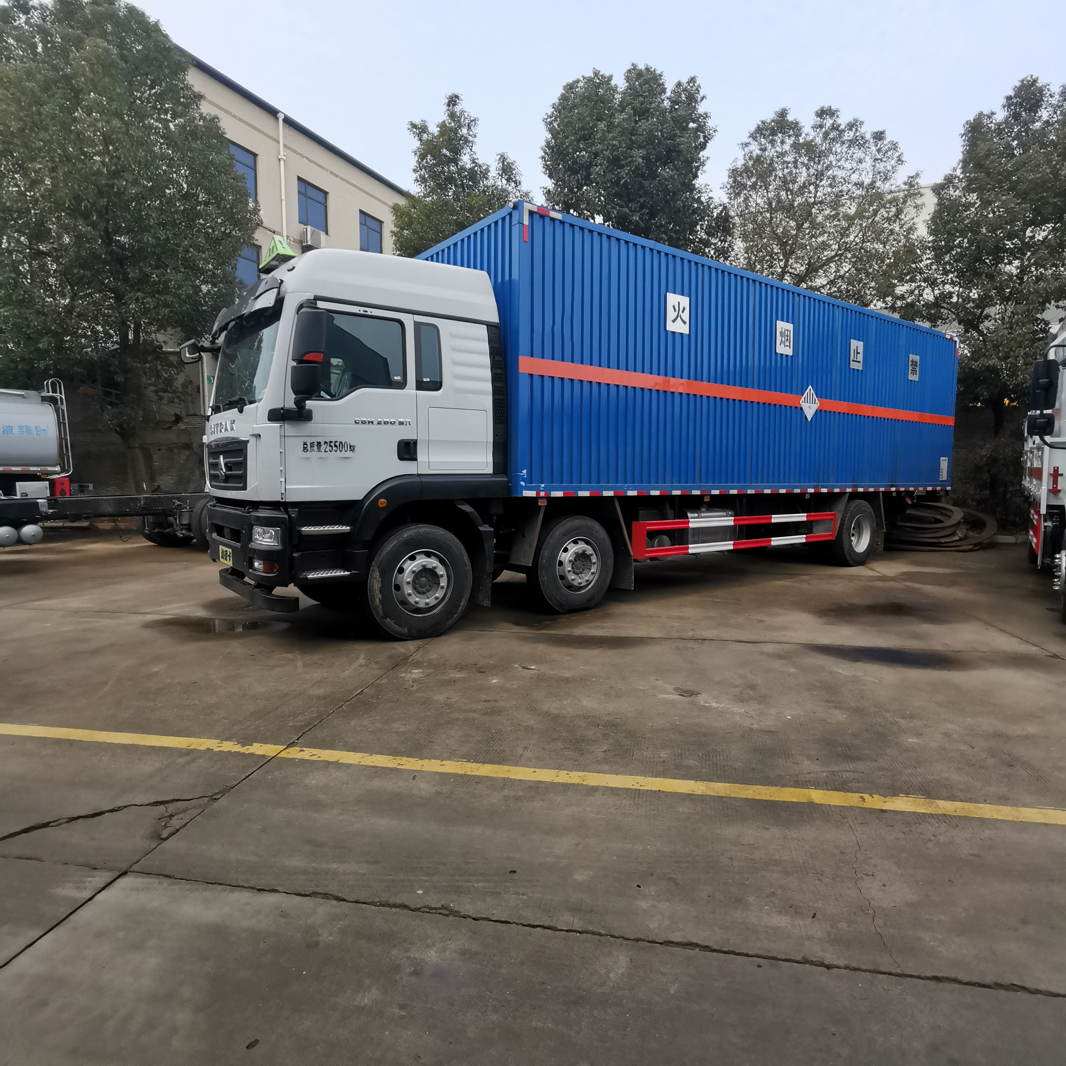 汕德卡不再僅限罐式車，雜項三軸滿足您