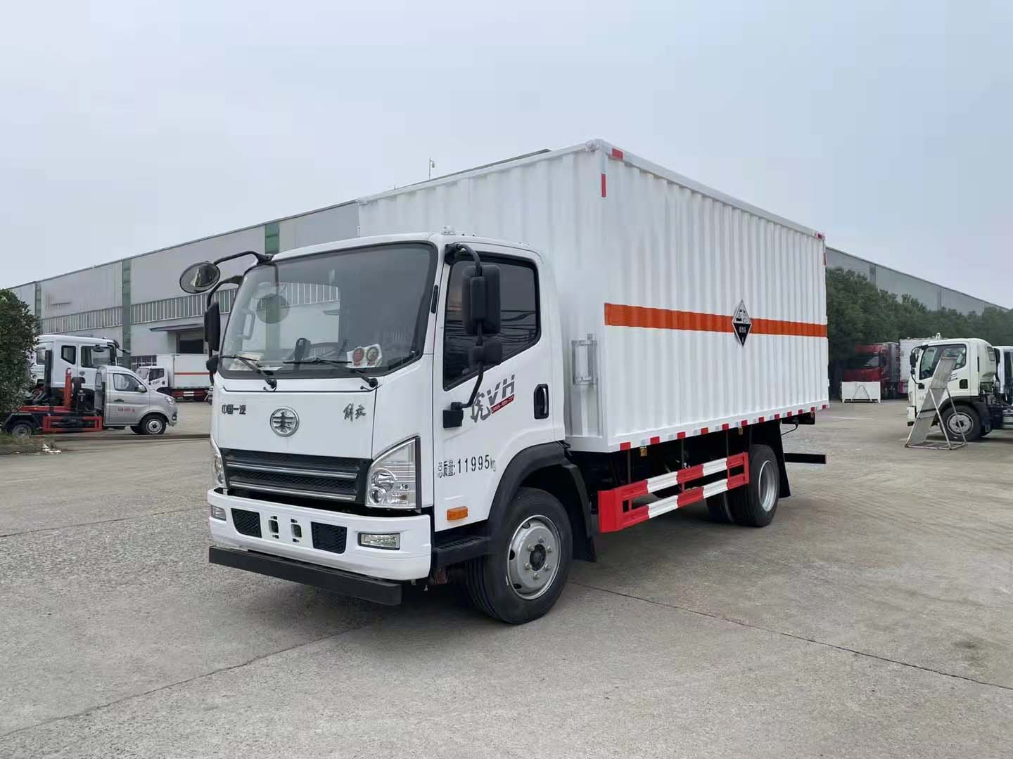 解放5米1虎V國六瓦楞板帶雙側(cè)門危險品車