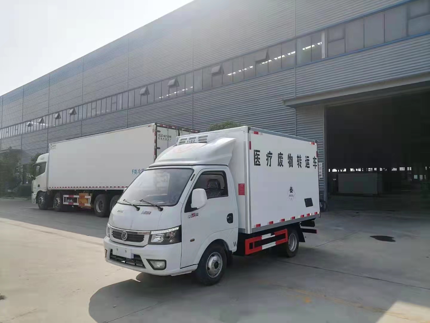 東風(fēng)途逸汽油國(guó)六醫(yī)療廢物轉(zhuǎn)運(yùn)車(chē)高清圖片