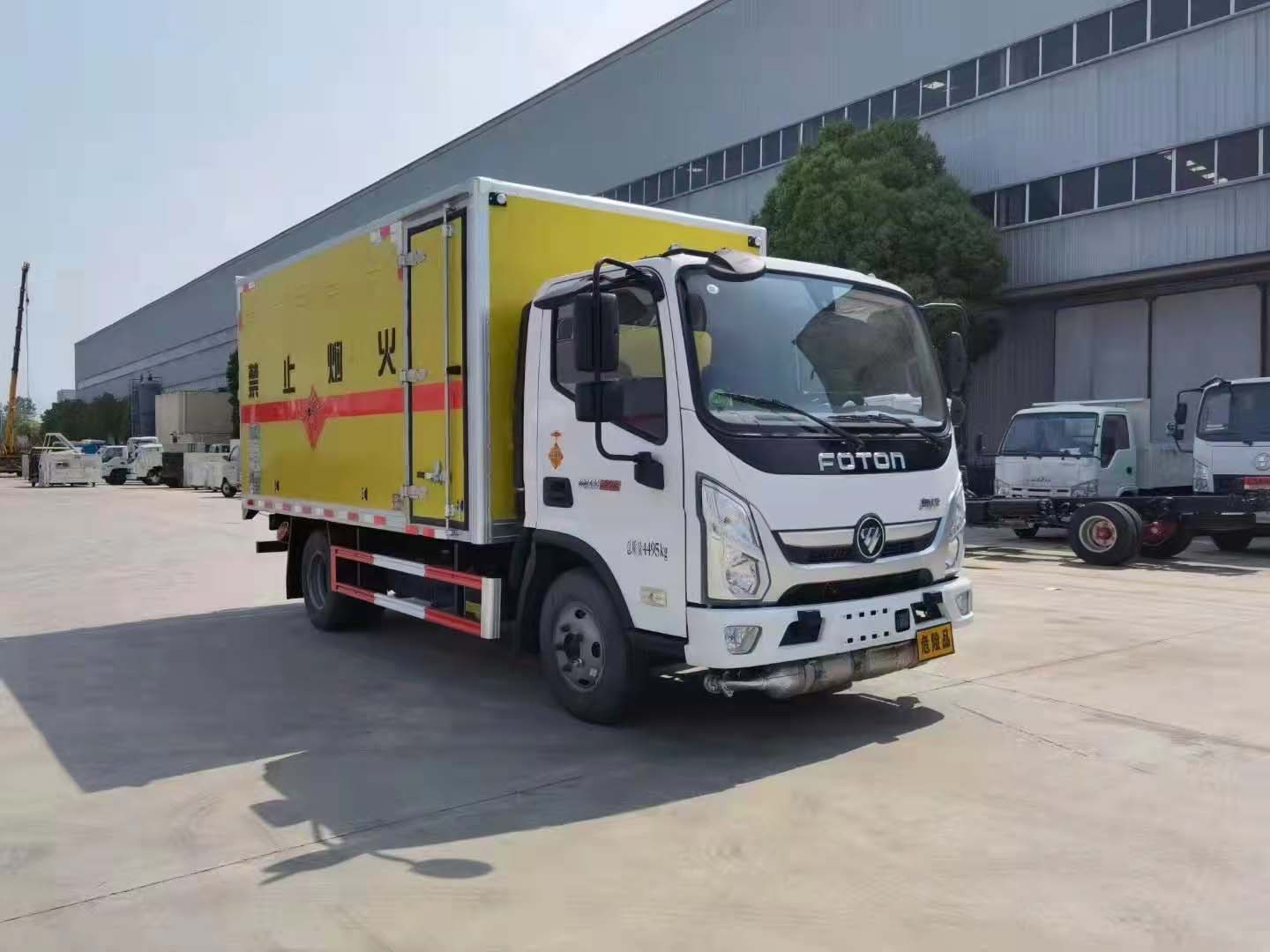 福田奧鈴國(guó)六帶防爆罐藍(lán)牌危險(xiǎn)品車(chē)