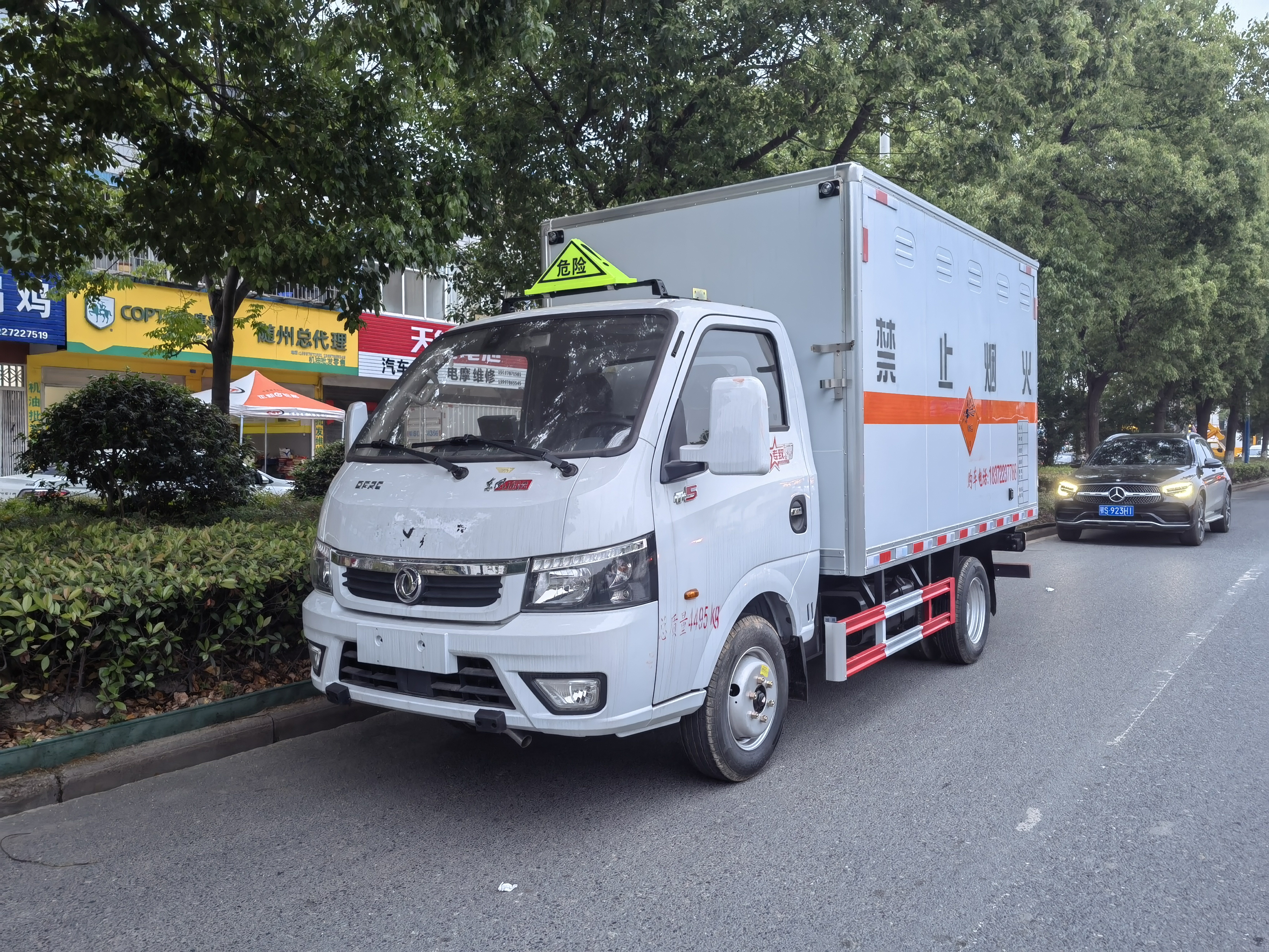 東風(fēng)途逸國(guó)六帶前開(kāi)側(cè)門(mén)爆破車(chē)