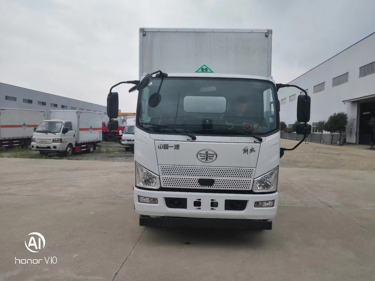 解放5.15米J6F危險(xiǎn)品廂式運(yùn)輸車(chē)（3900軸距）