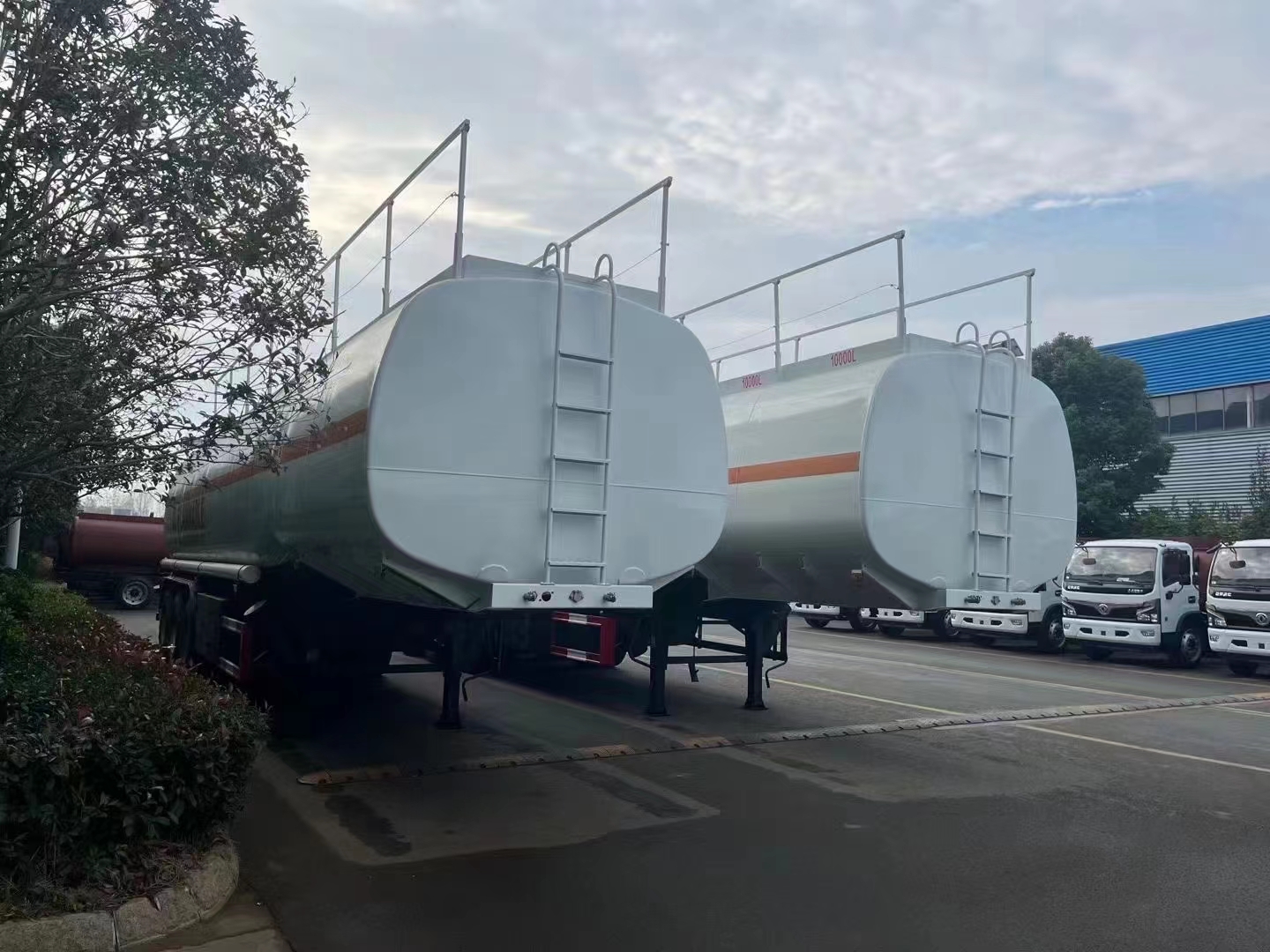 60立方三軸運油半掛車出口中東