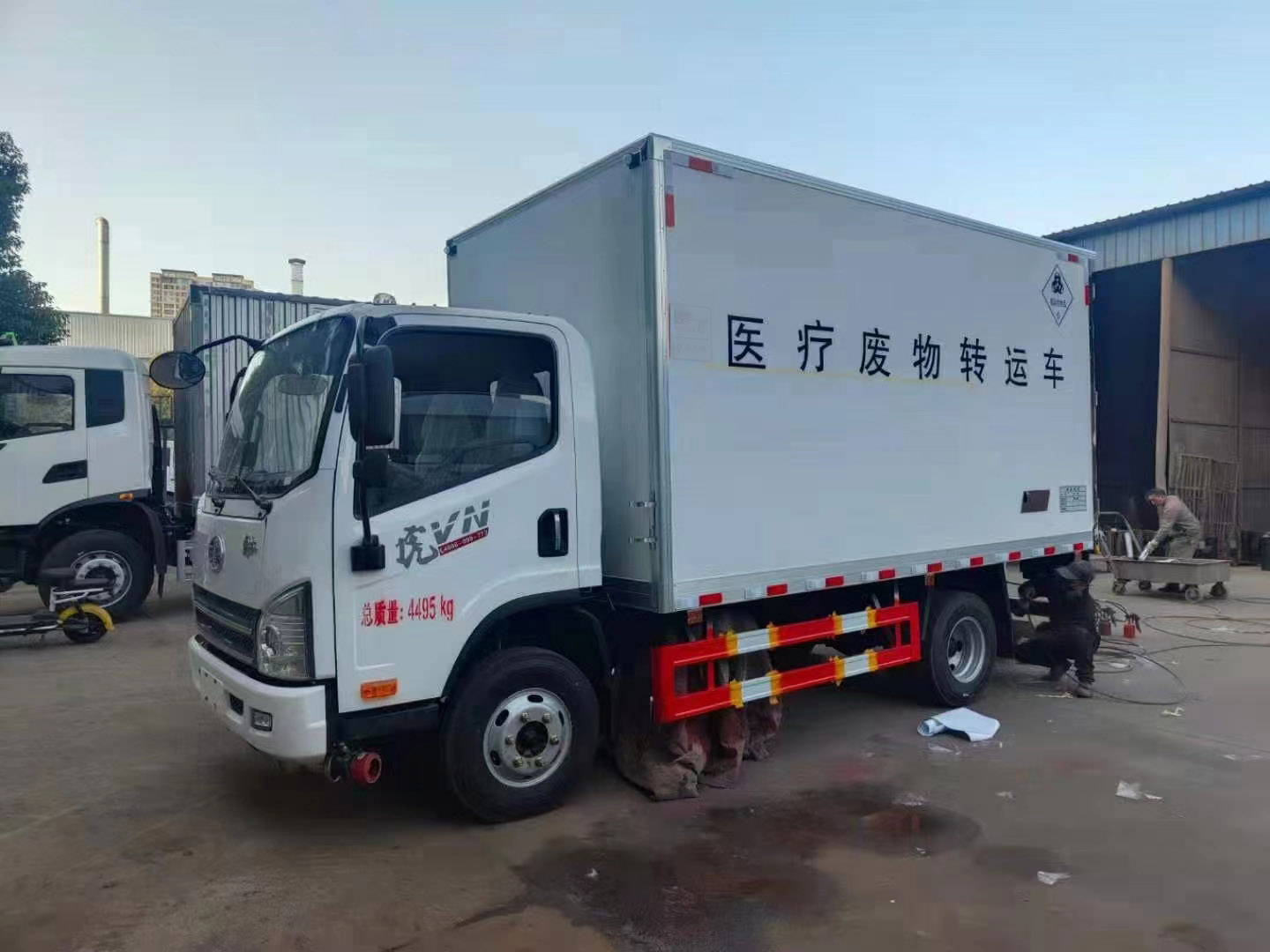新款車型——解放國六藍牌醫(yī)療廢物轉(zhuǎn)運車