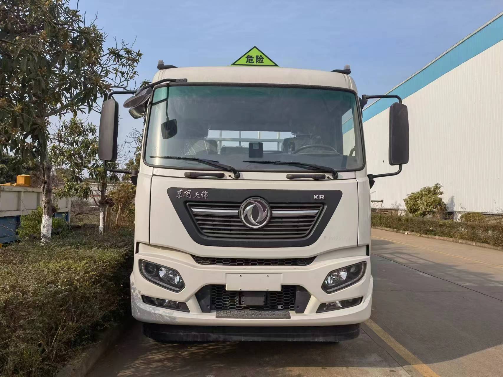 東風天錦國六帶吊氣瓶車