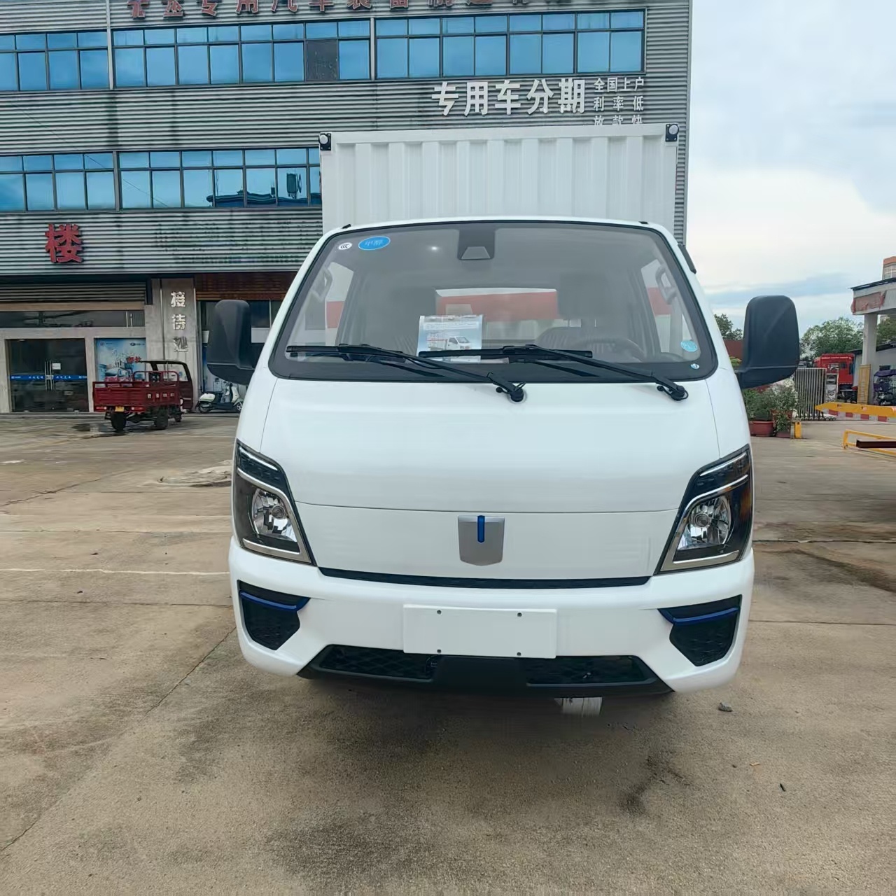 吉利燒甲醇藍(lán)牌易燃液體廂式車