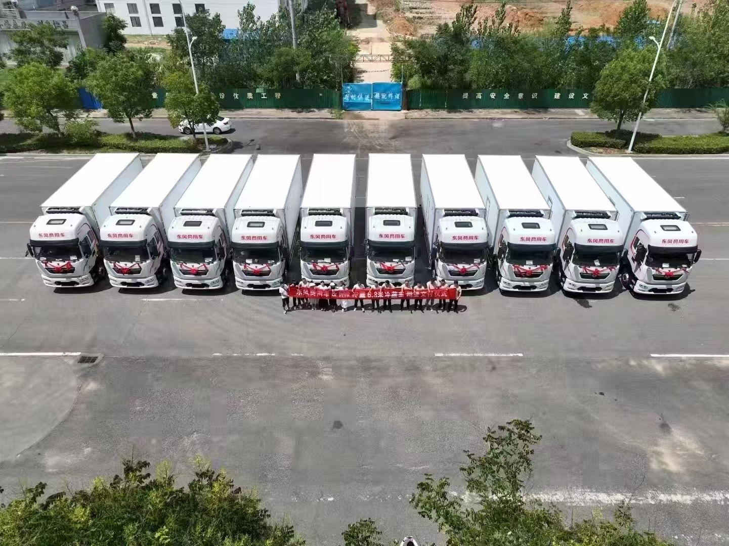 東風(fēng)天錦KR Plus6.8米國六冷藏車批量發(fā)車