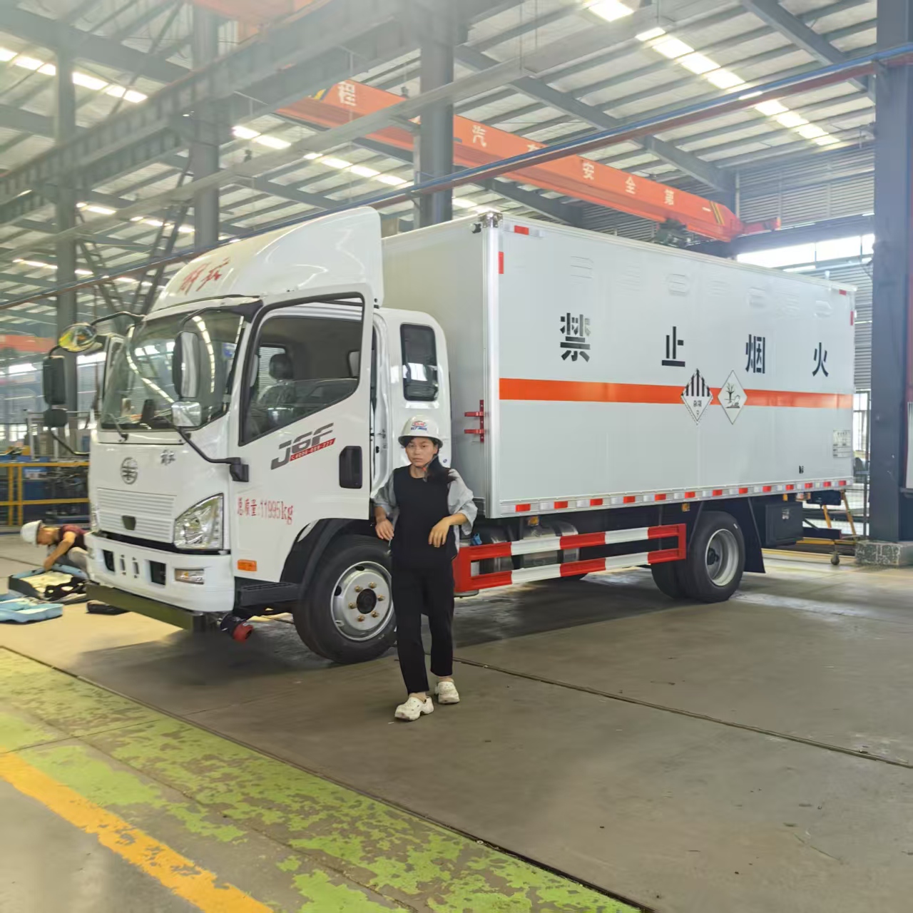 解放J6F國六排半雜項(xiàng)危險(xiǎn)品車