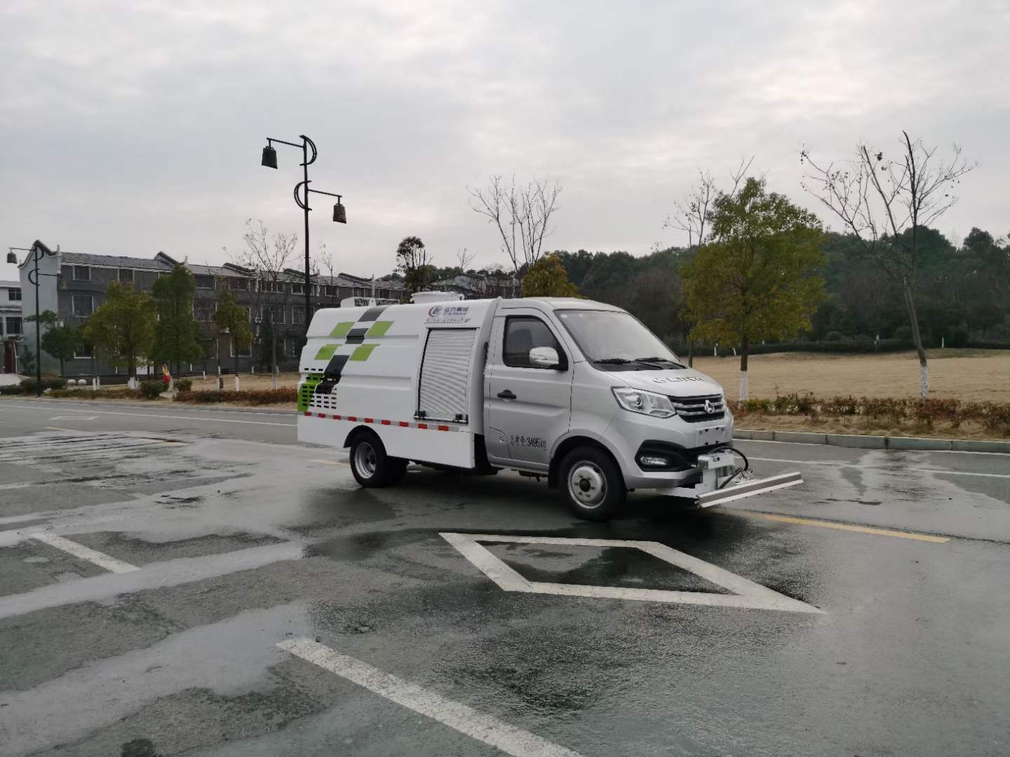 長安后雙輪國六路面養護車
