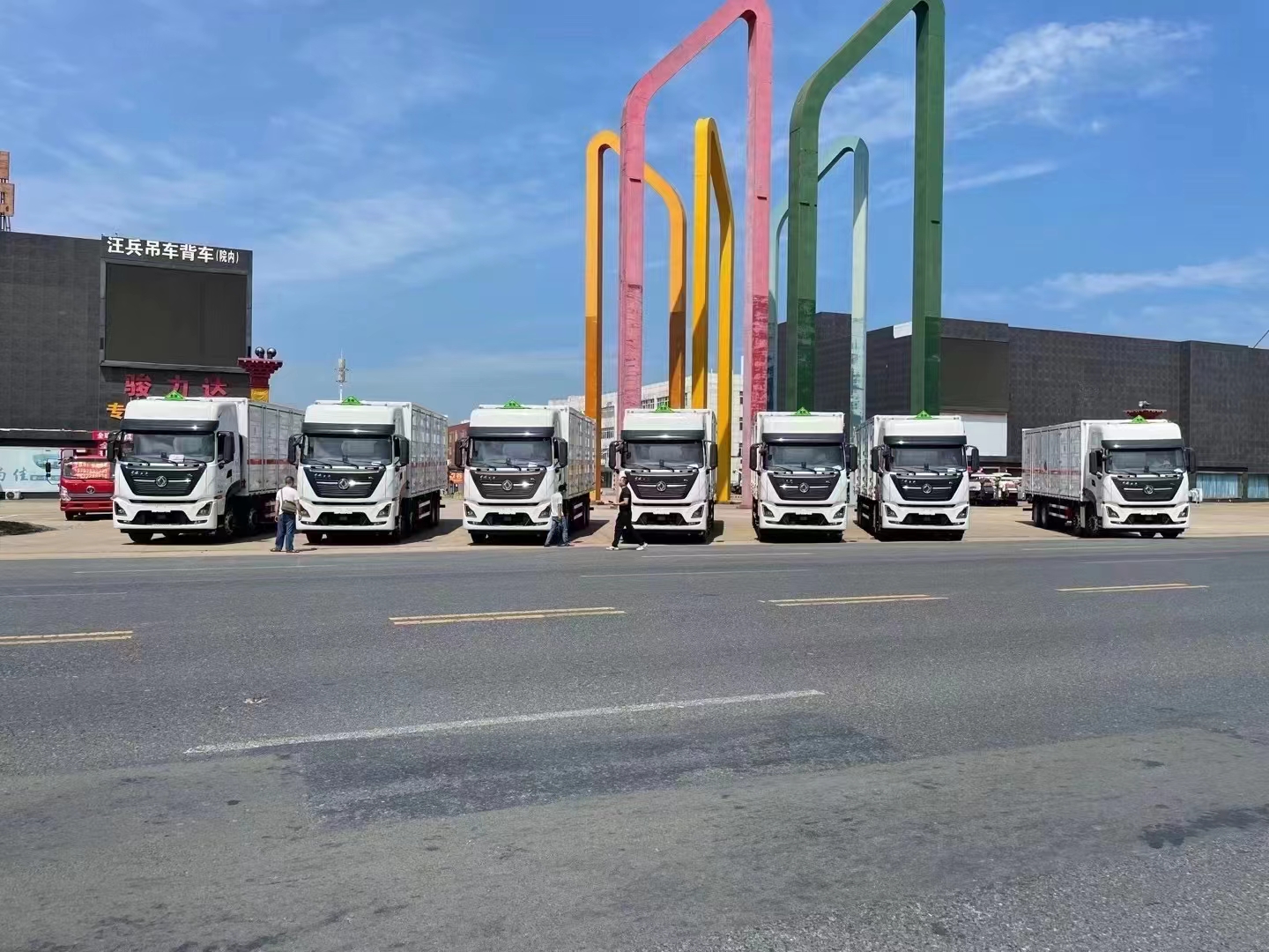 東風(fēng)天龍國六前四后八20噸危險品車