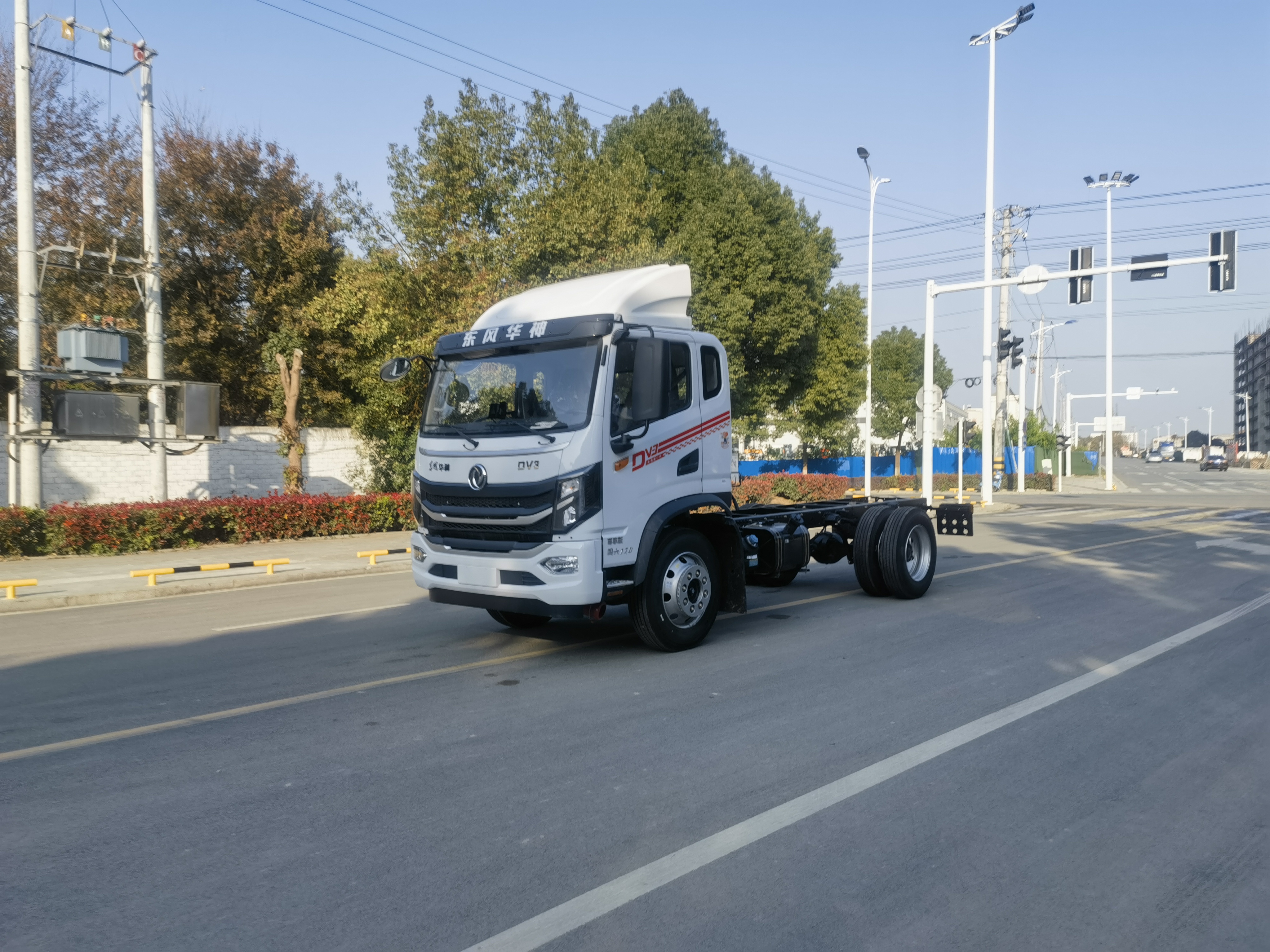 東風(fēng)華神國六排半爆破器材運輸車