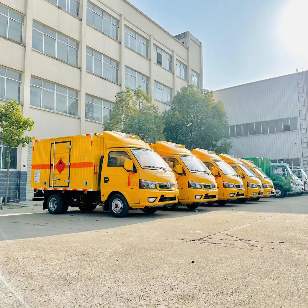 東風(fēng)途逸國六瓦楞板危險品車批量發(fā)車