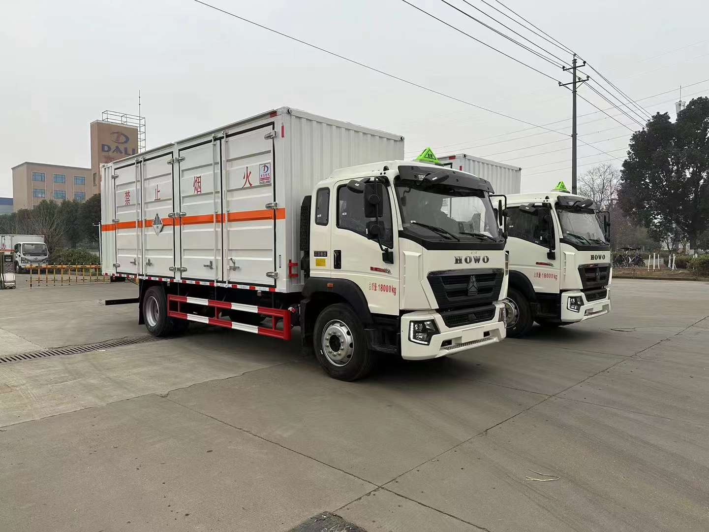 重汽豪沃6米8雜項危險品車