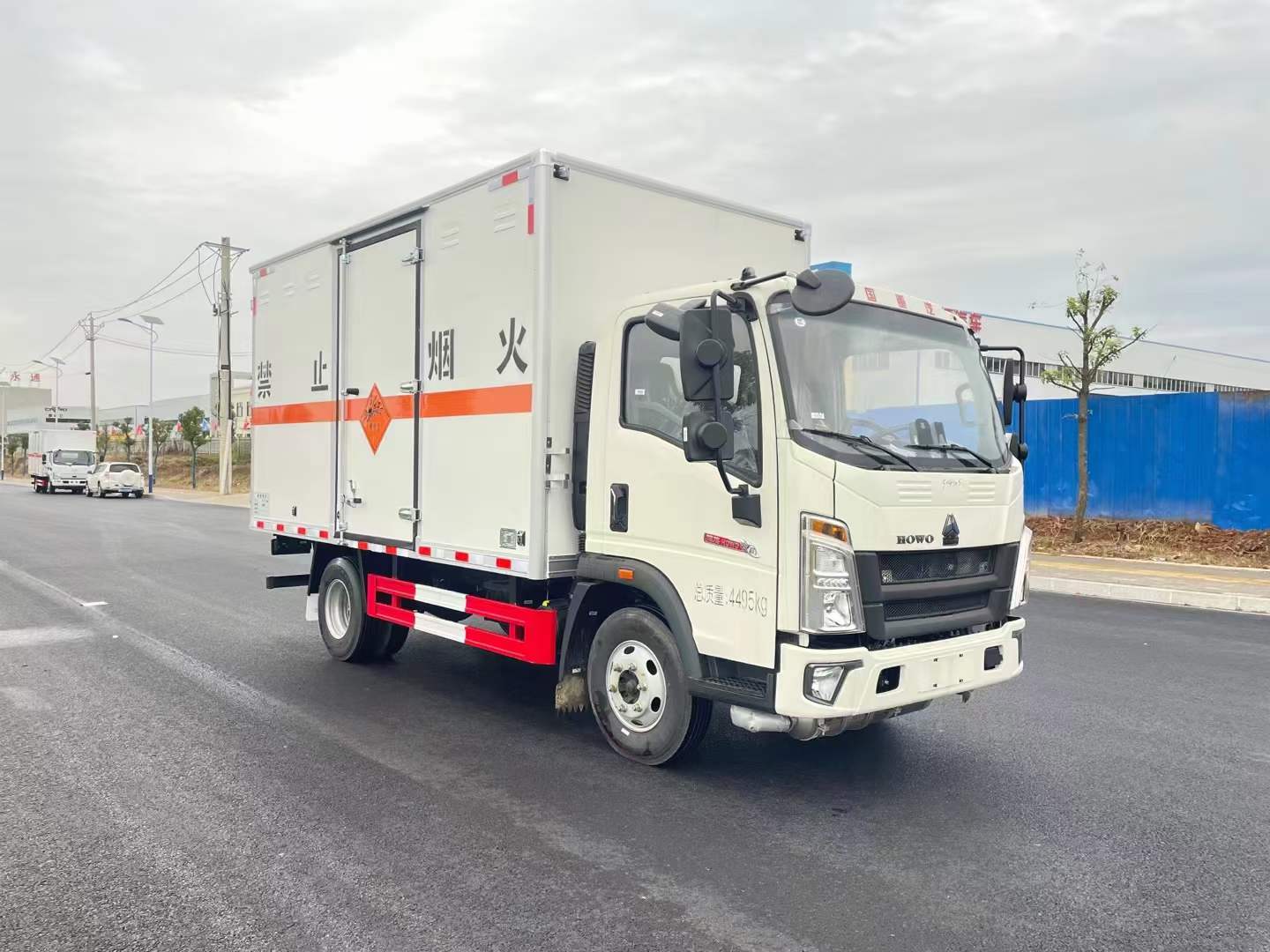 重汽豪沃國六藍(lán)牌雜項(xiàng)危險(xiǎn)品車
