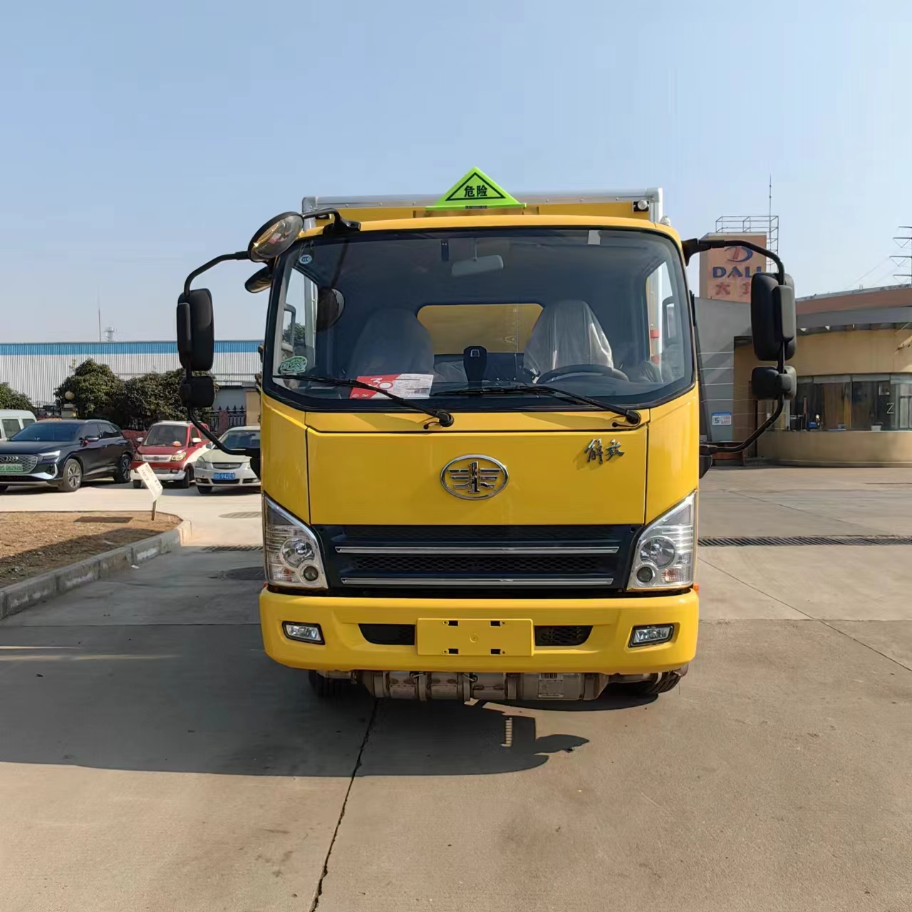 解放虎V國六黃色雜項(xiàng)危險(xiǎn)品車