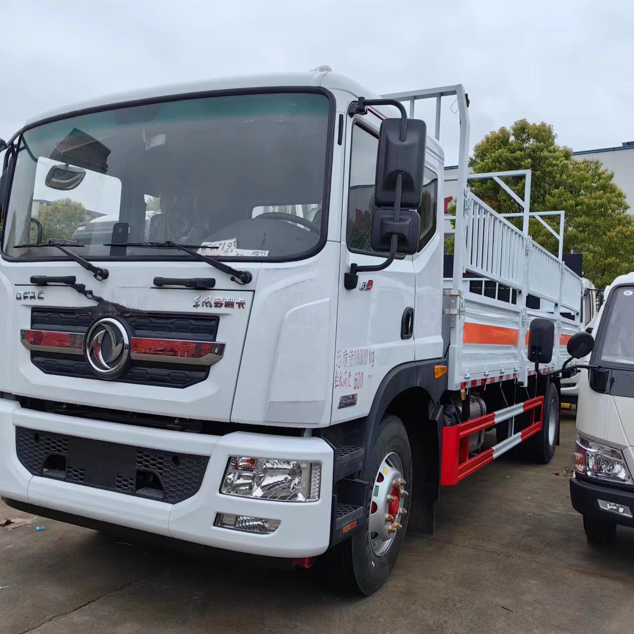 東風D9國六帶高欄氣瓶車