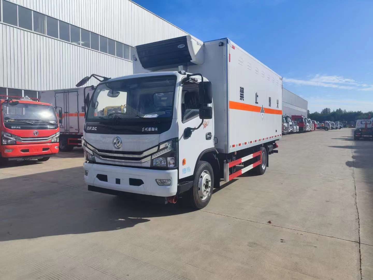 東風多利卡D7國六帶冷機危險品車