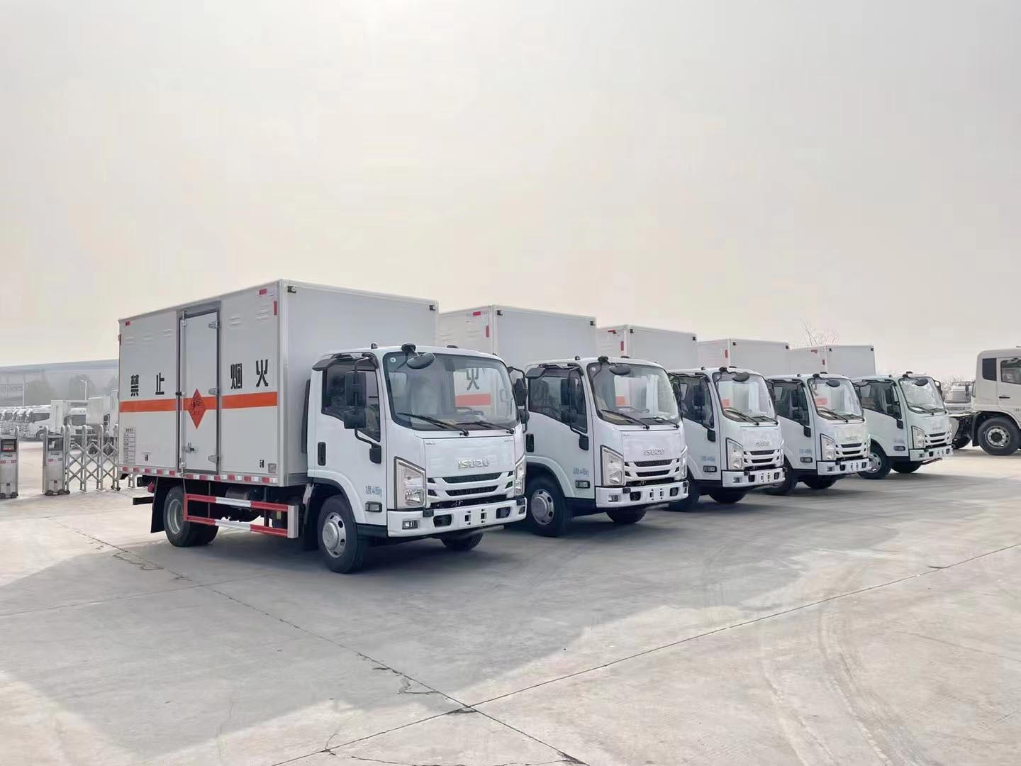 五十鈴黃牌國(guó)六易燃?xì)怏w廂式運(yùn)輸車