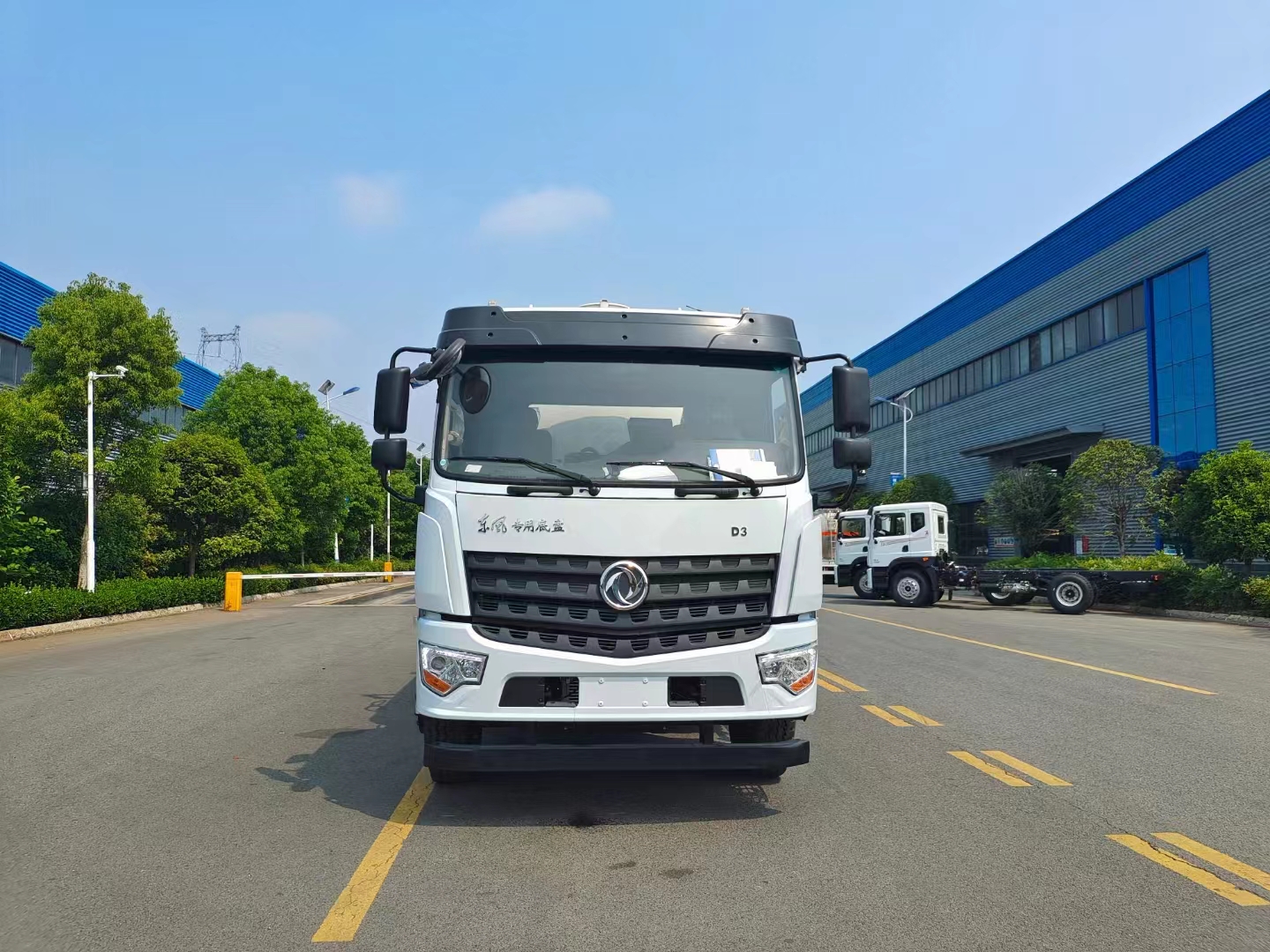 東風(fēng)專底后雙橋帶分倉(cāng)國(guó)六吸污車