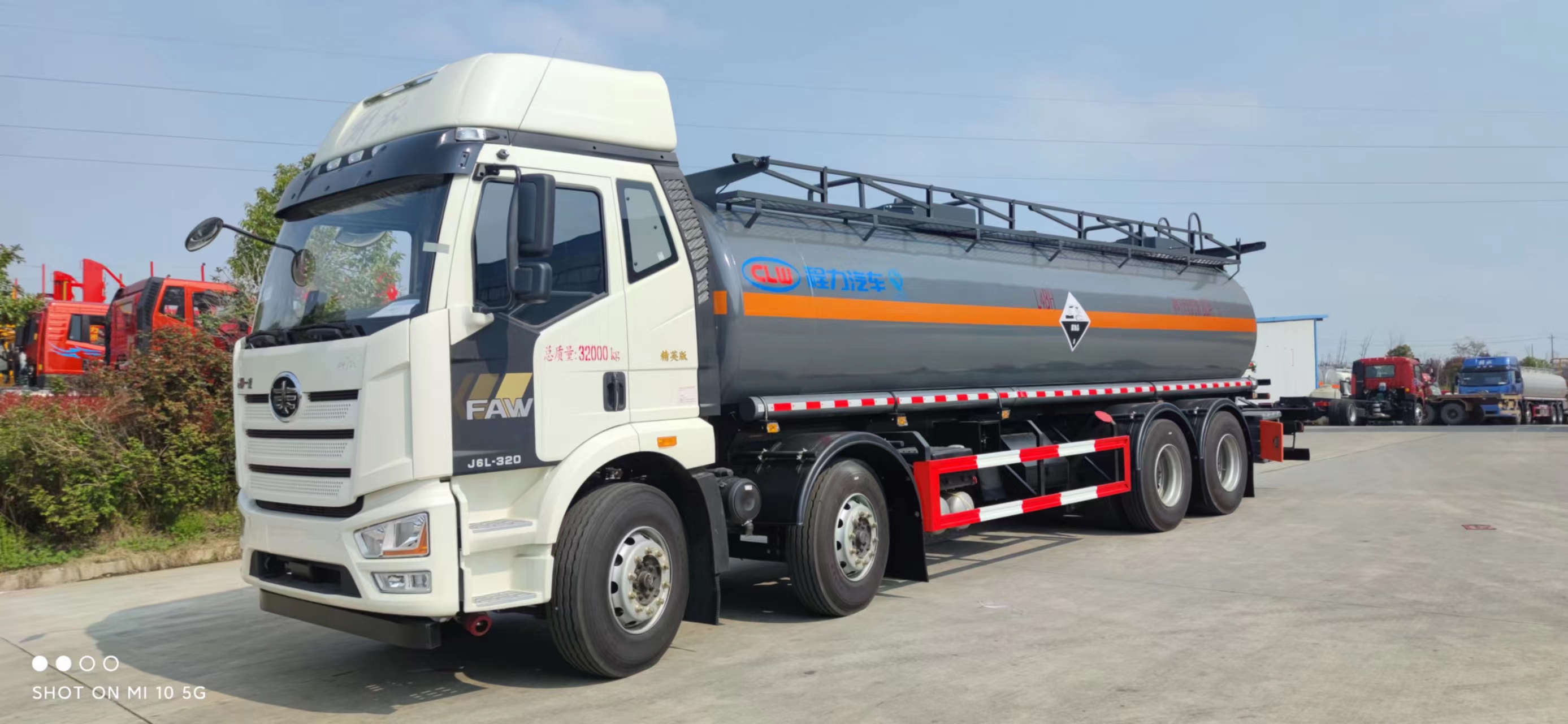 解放前四后八國(guó)六腐蝕品罐式運(yùn)輸車