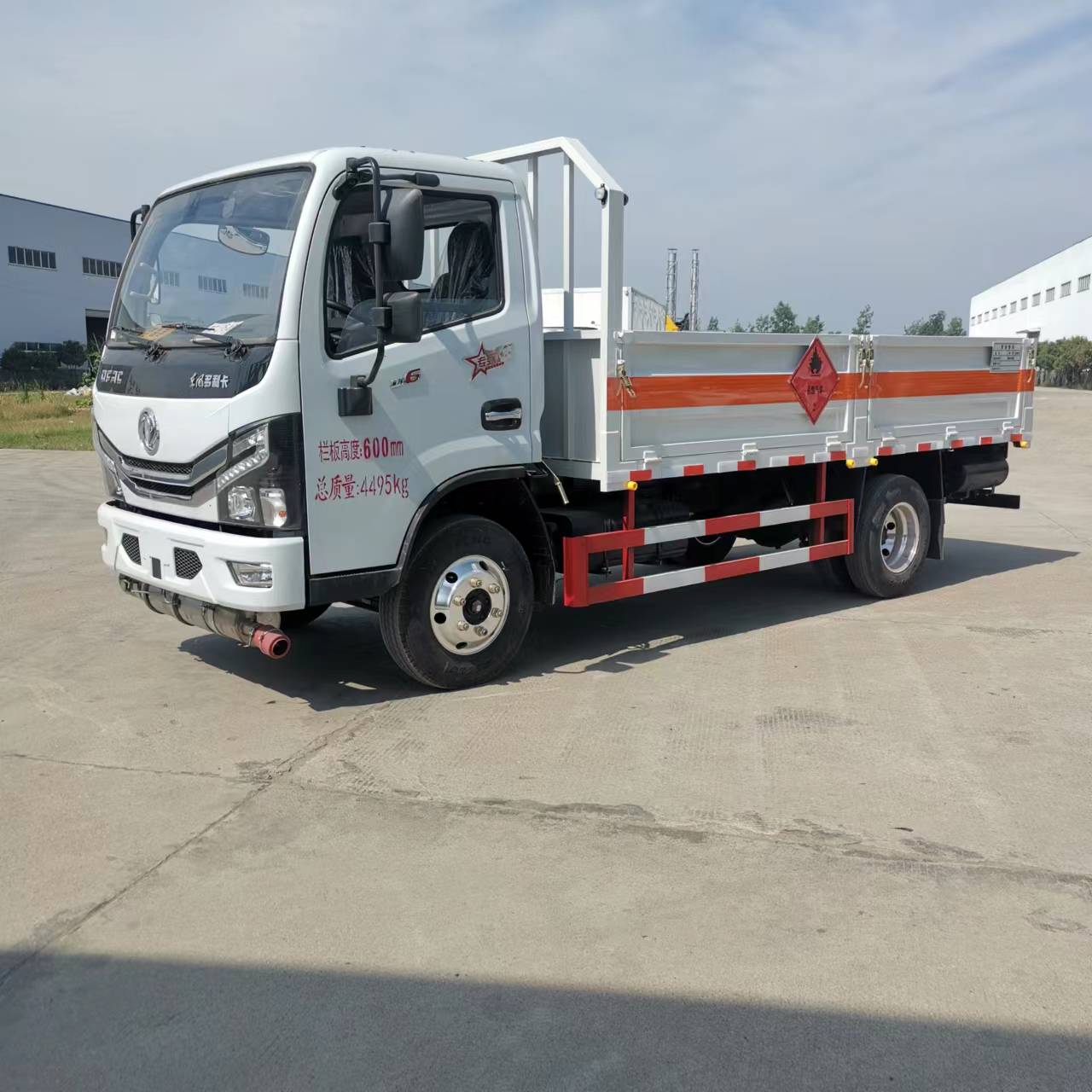 東風(fēng)多利卡國六低欄板氣瓶車