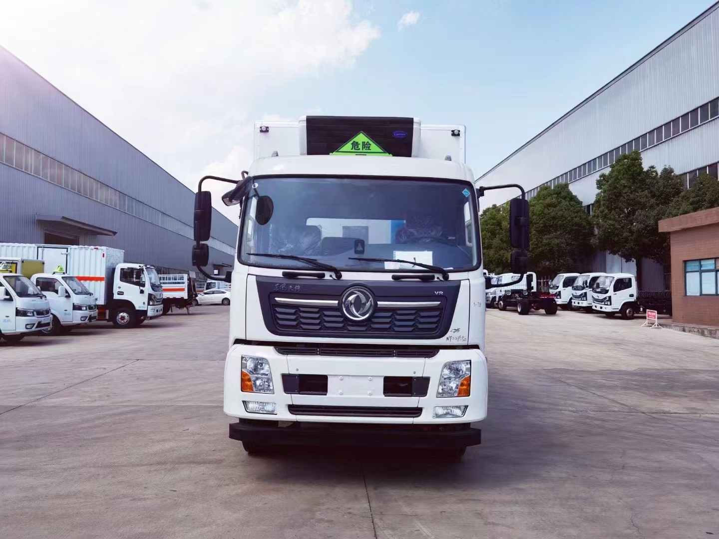 東風(fēng)天錦帶制冷機組國六雙開側(cè)門危化品車