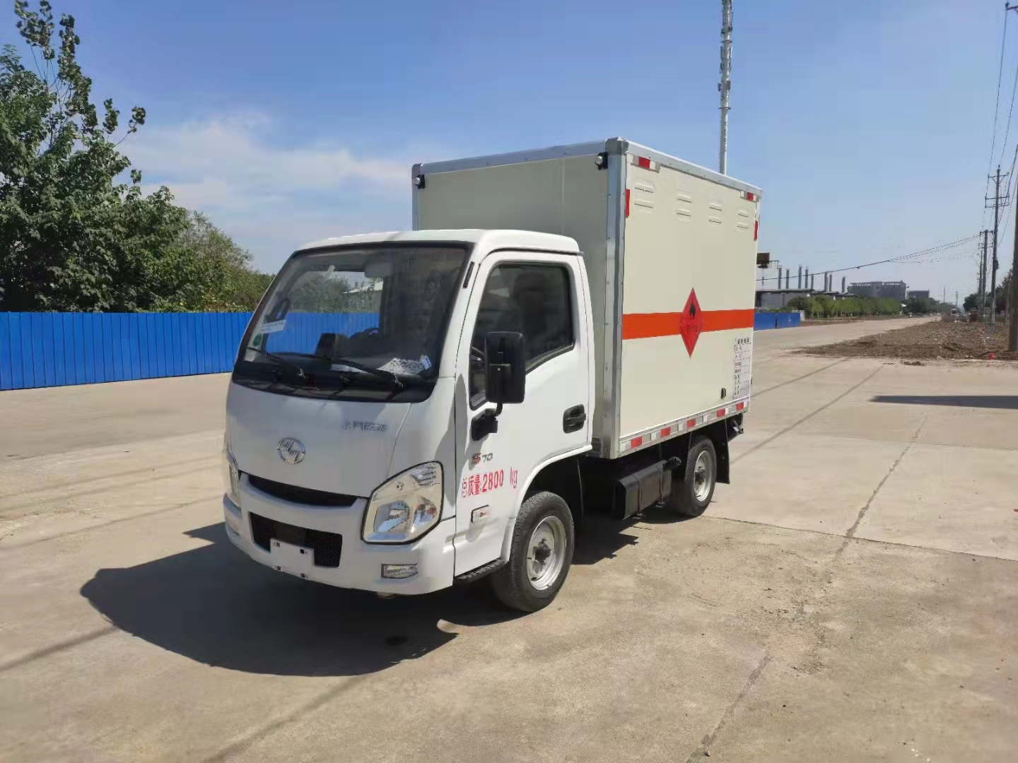 行業(yè)內(nèi)便宜的小型危險廂式車--躍進國六單輪危化車